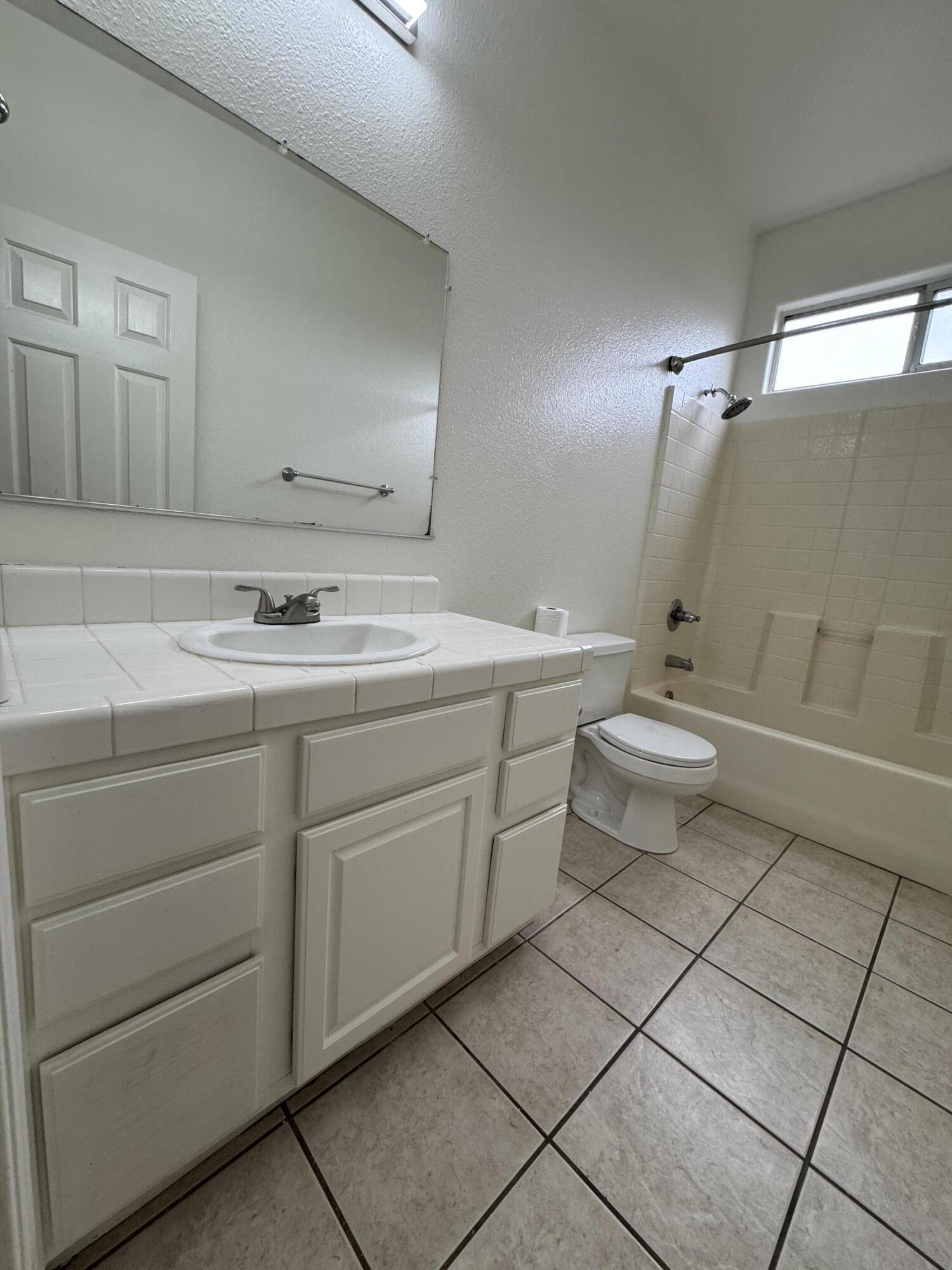 1440 Cottage Grove Ave, Tulare, CA 93274