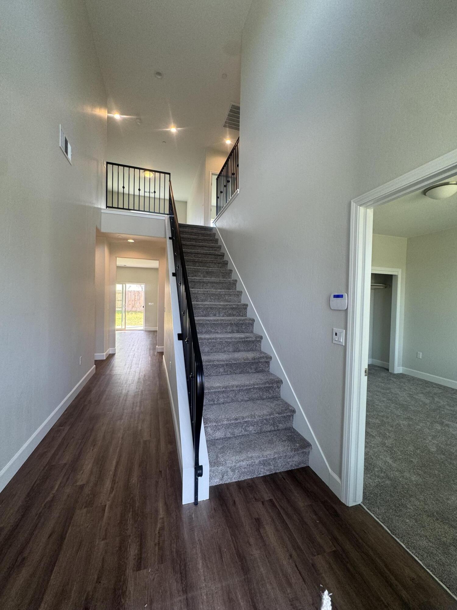 941 E Harter Dr, Visalia, CA 93292