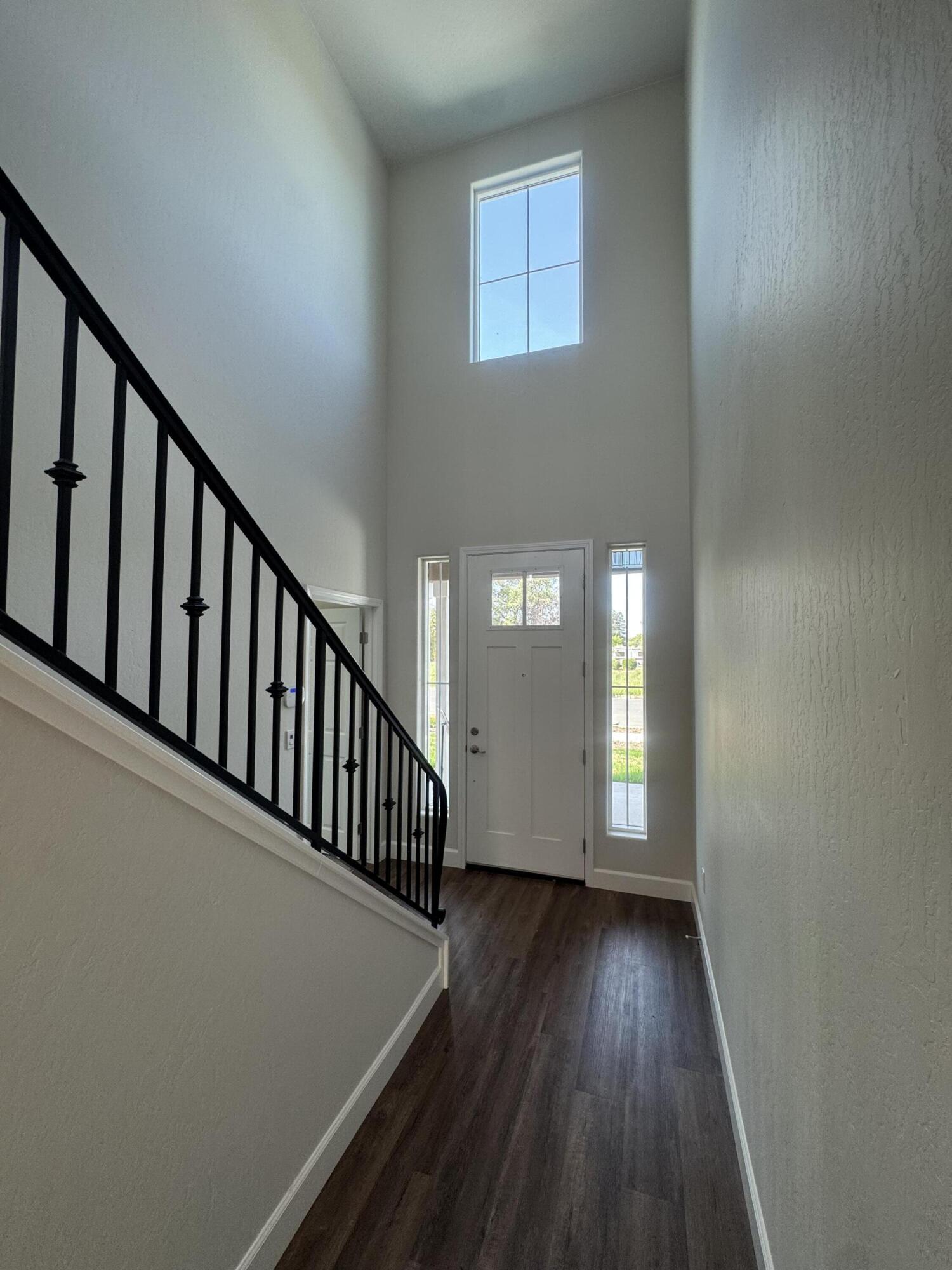 941 E Harter Dr, Visalia, CA 93292