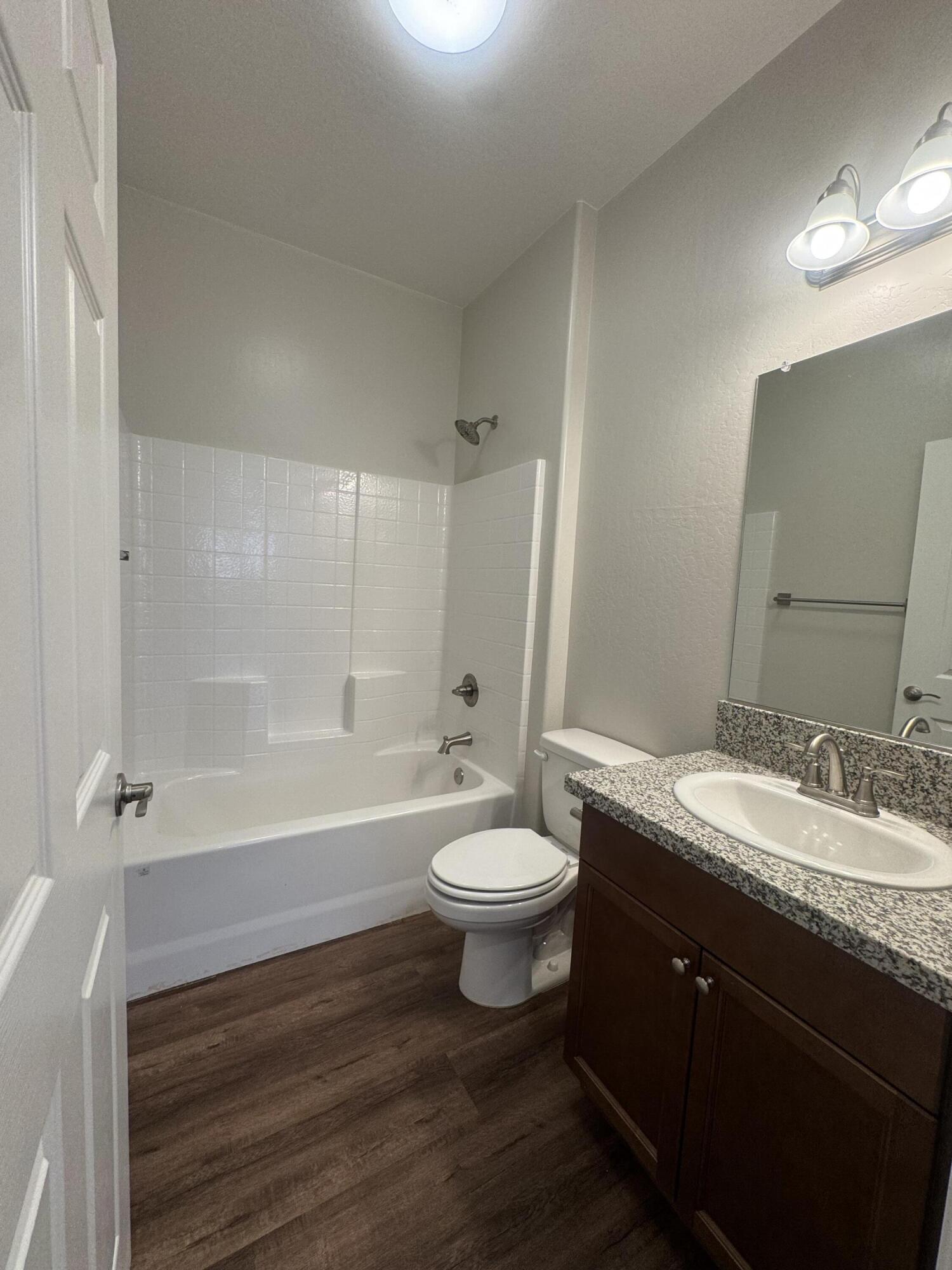 941 E Harter Dr, Visalia, CA 93292