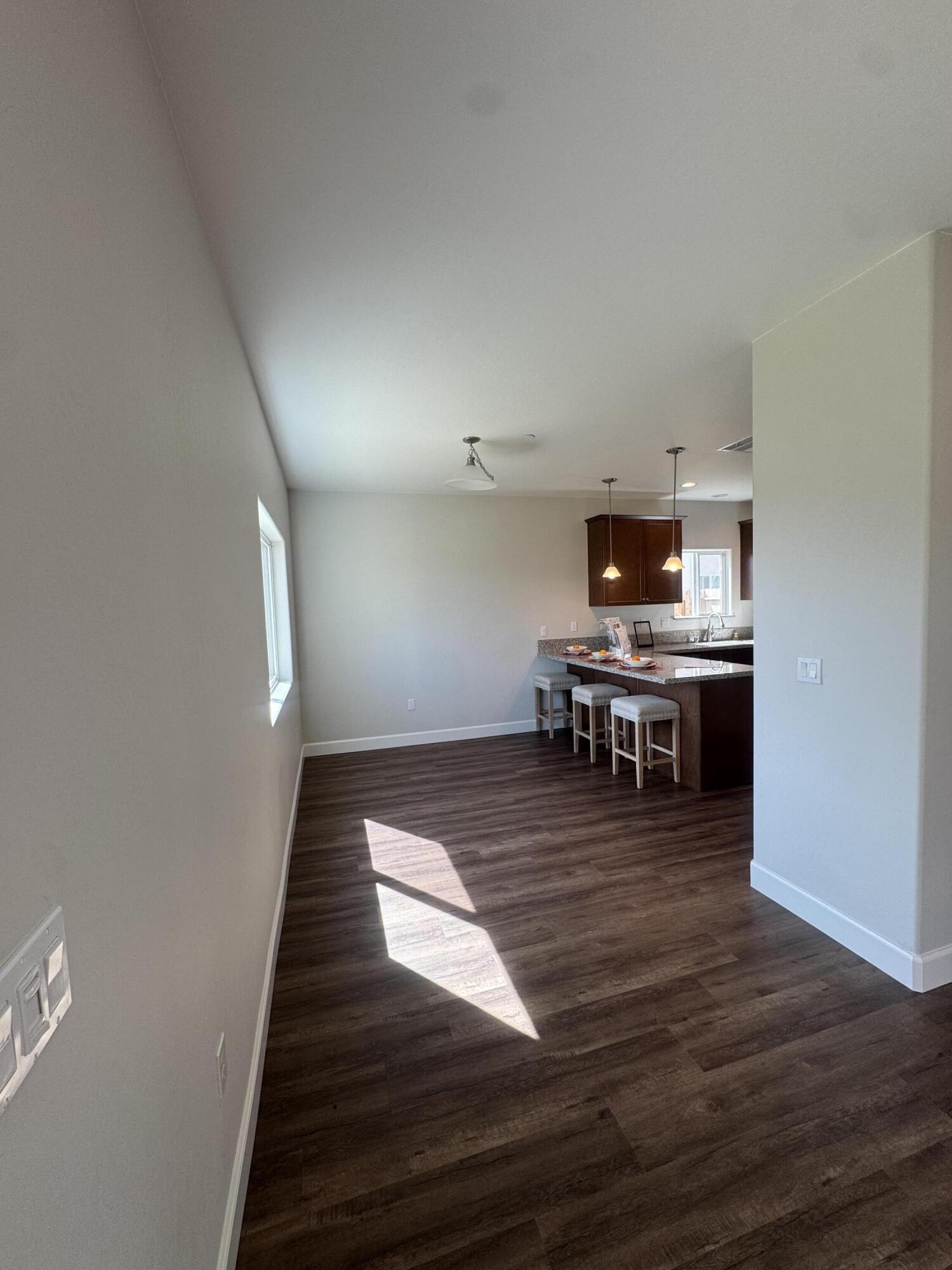 941 E Harter Dr, Visalia, CA 93292