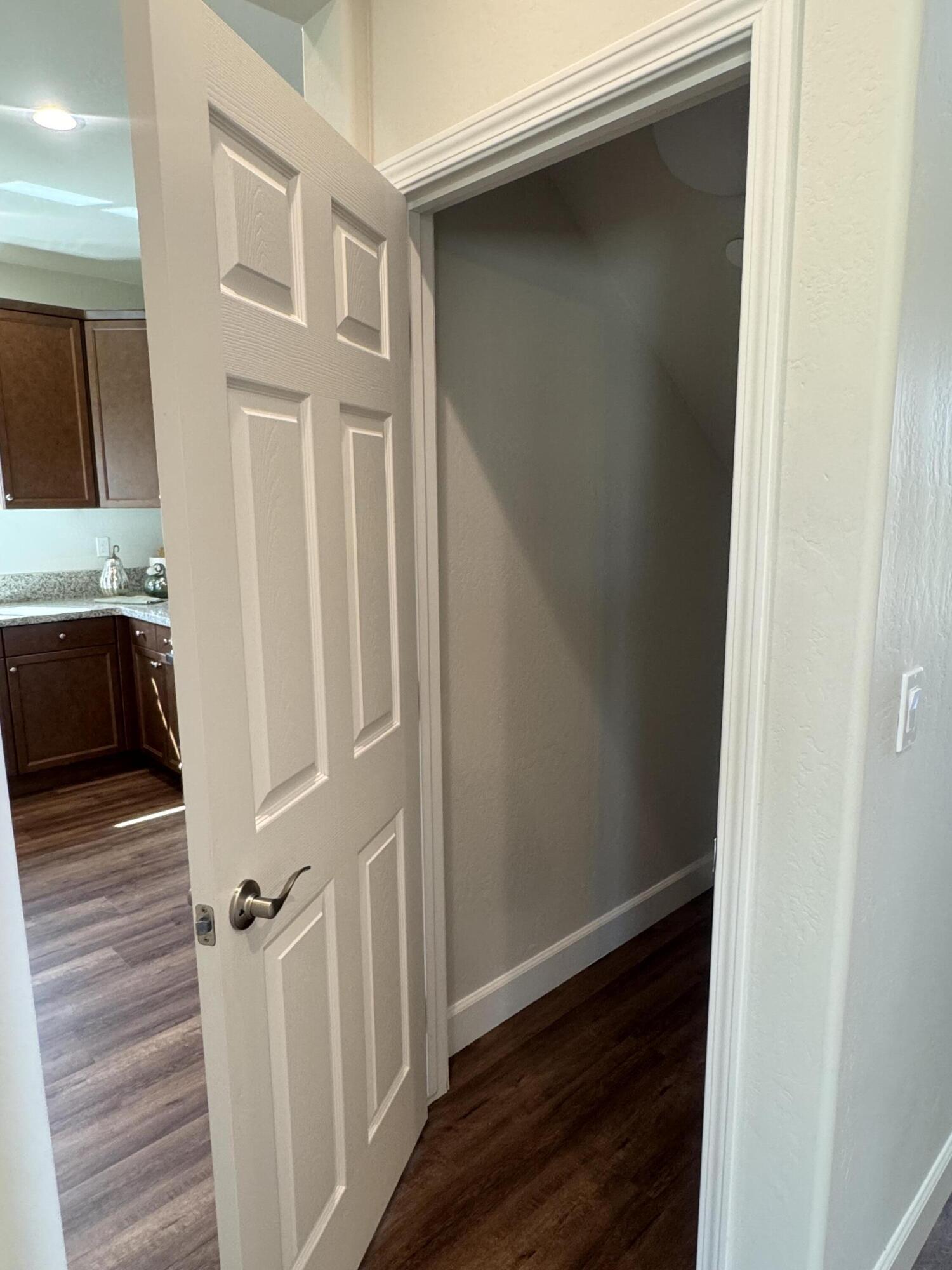 941 E Harter Dr, Visalia, CA 93292