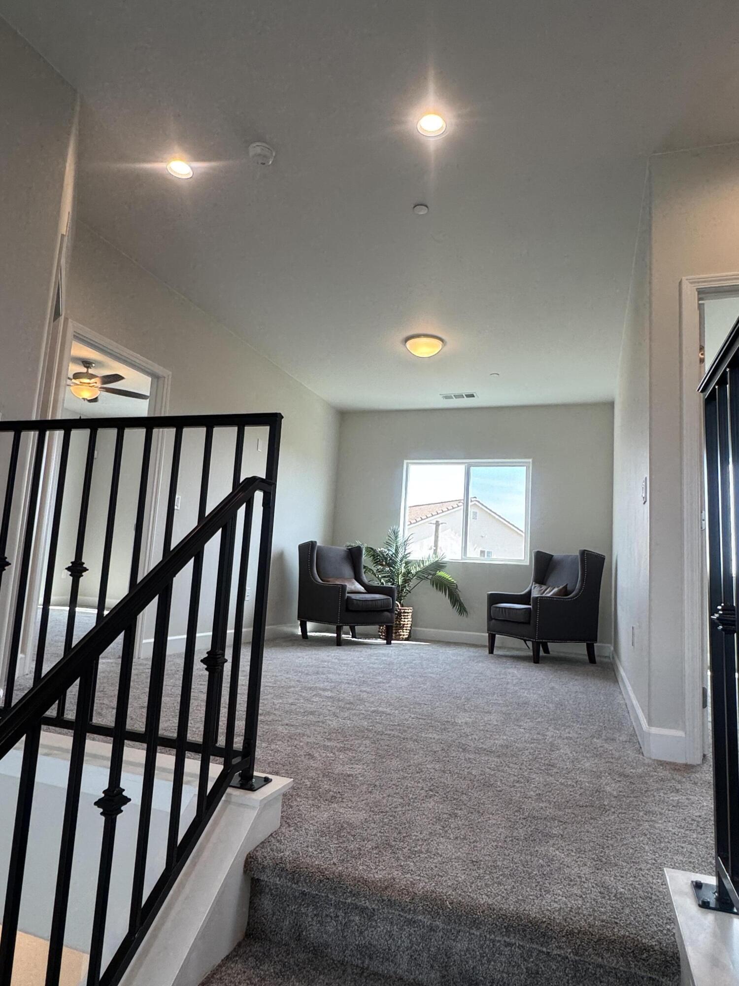 941 E Harter Dr, Visalia, CA 93292