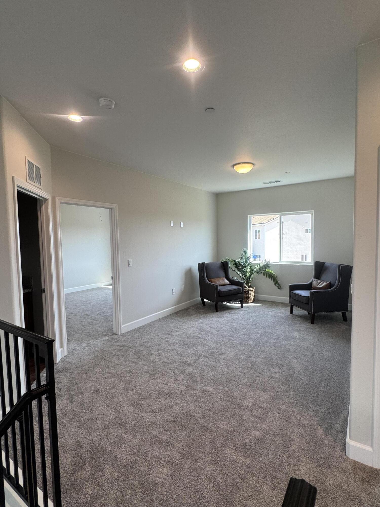 941 E Harter Dr, Visalia, CA 93292