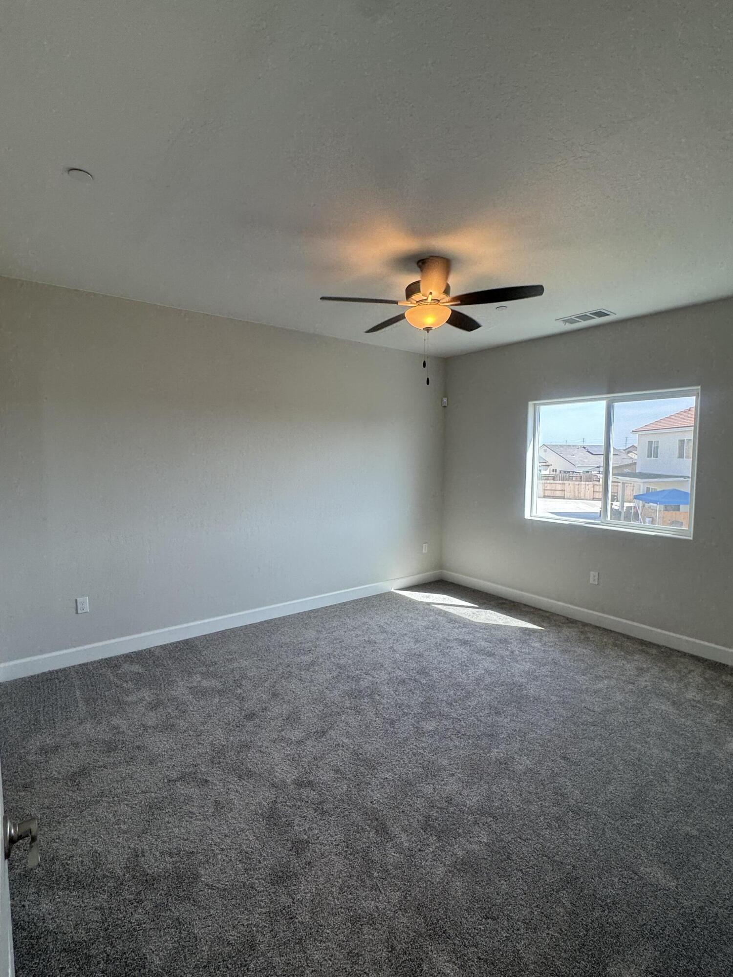 941 E Harter Dr, Visalia, CA 93292