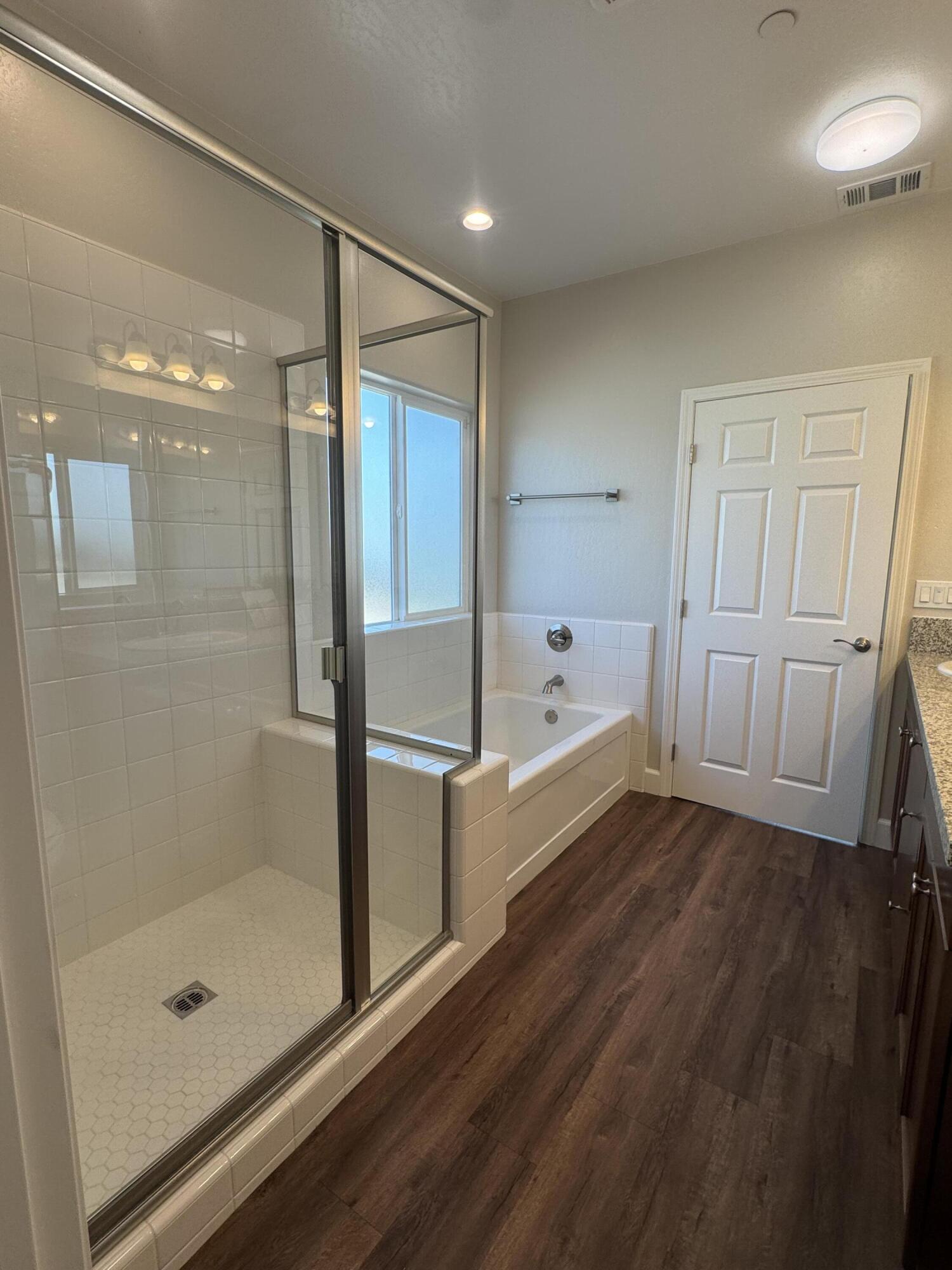 941 E Harter Dr, Visalia, CA 93292