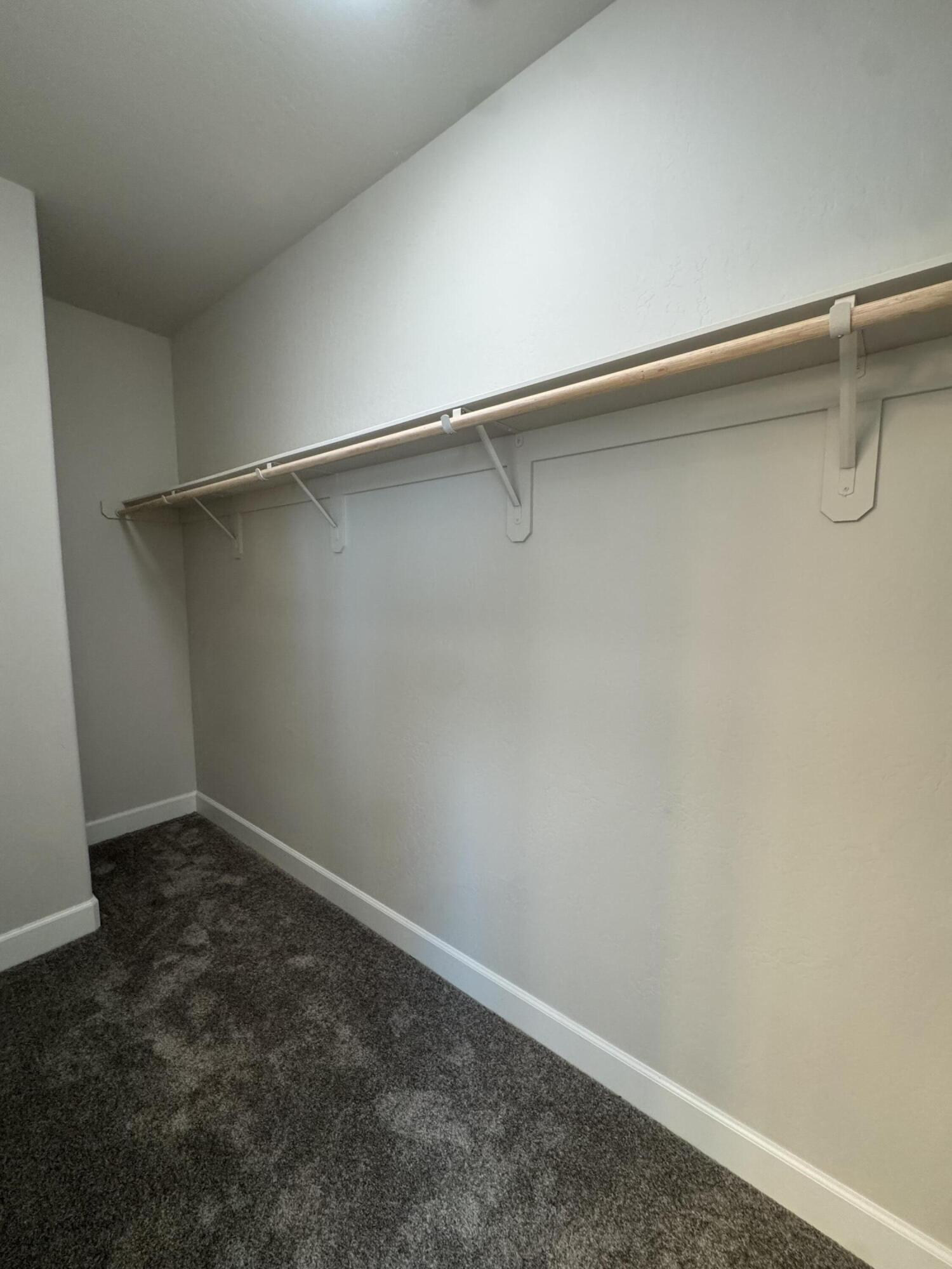 941 E Harter Dr, Visalia, CA 93292