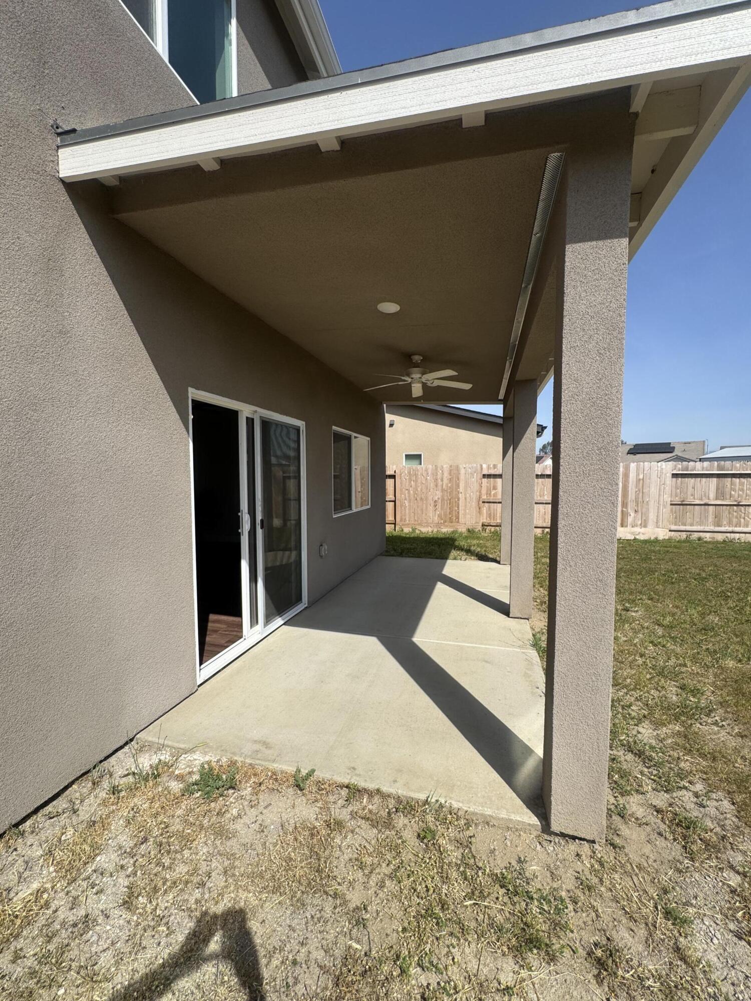 941 E Harter Dr, Visalia, CA 93292