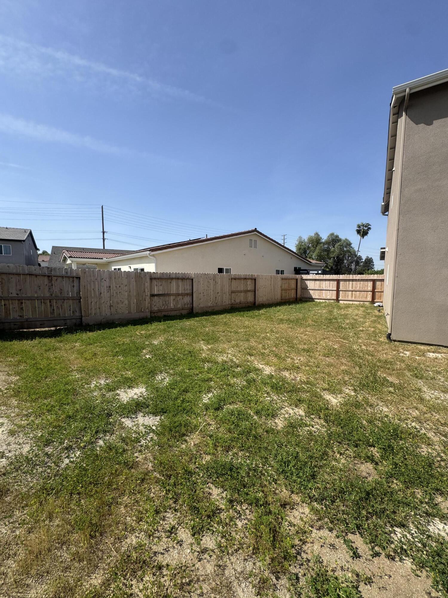 941 E Harter Dr, Visalia, CA 93292