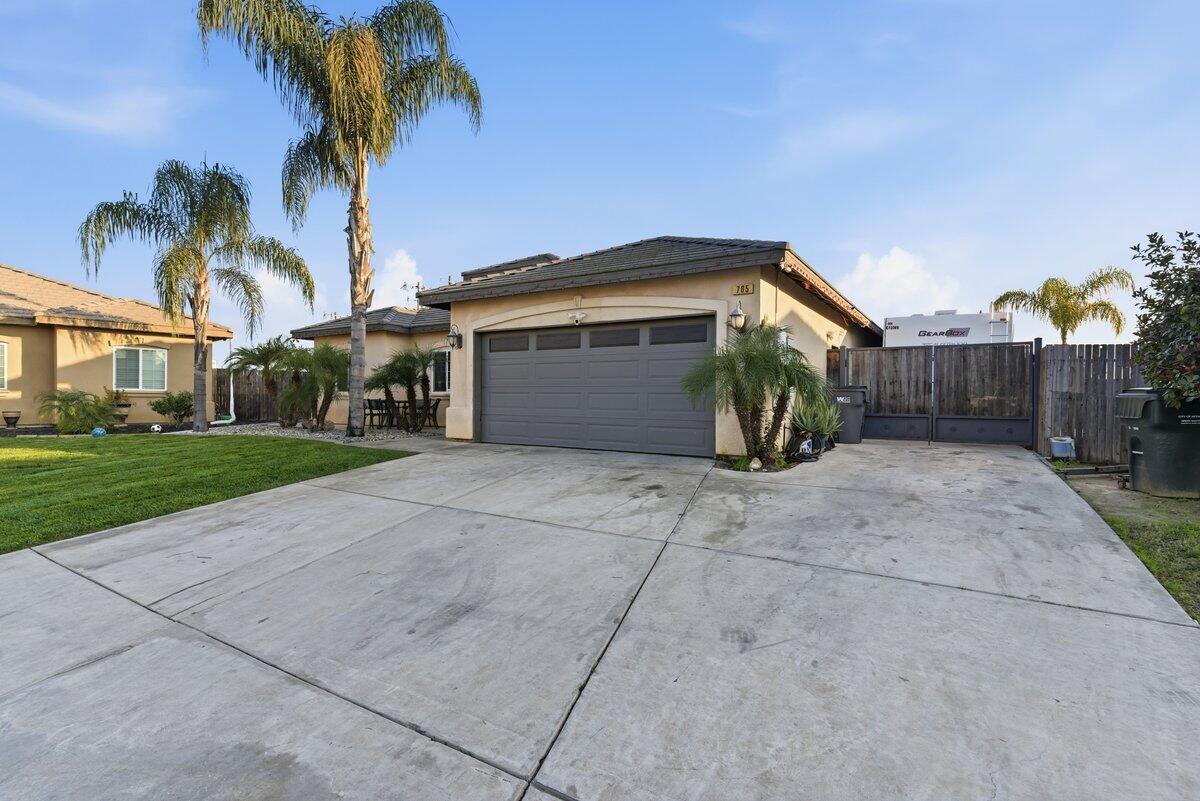 705 La Paz Ct, McFarland, CA 93250