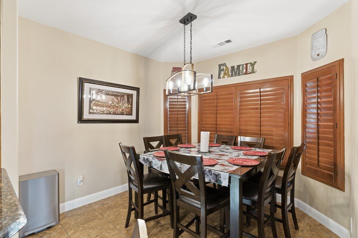 705 La Paz Ct, McFarland, CA 93250