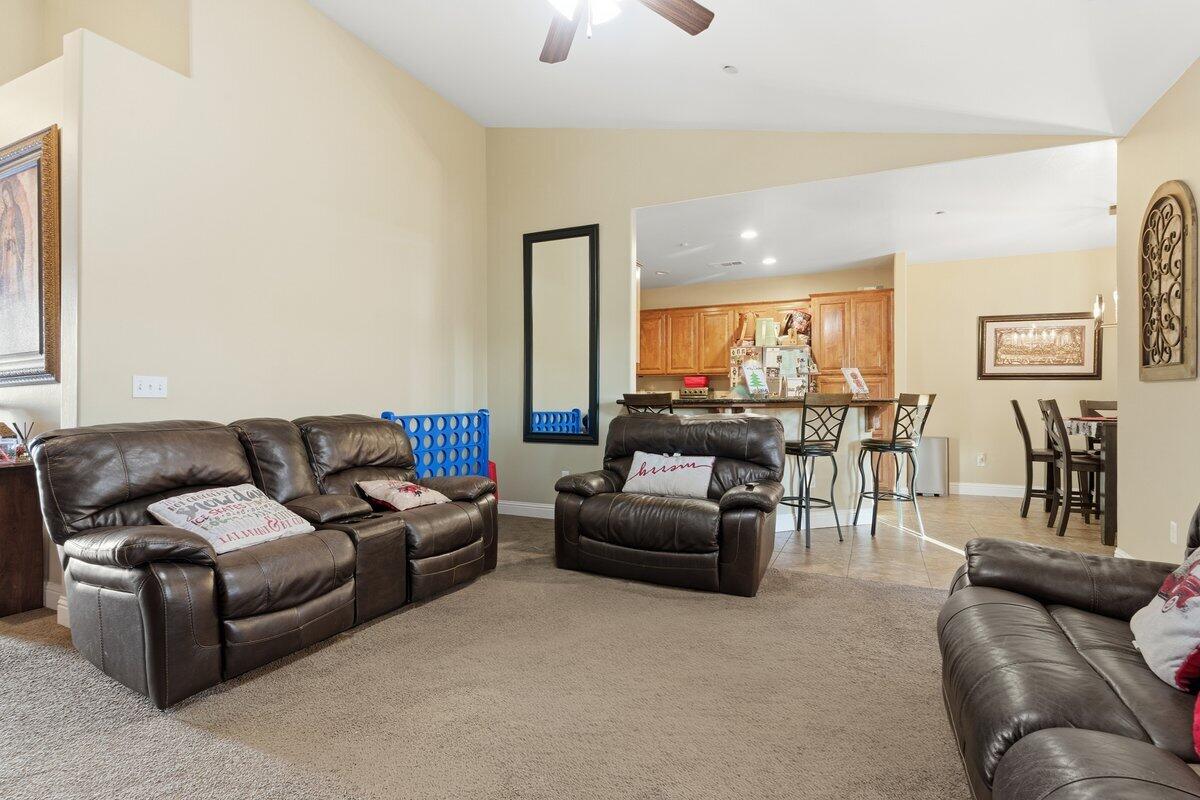 705 La Paz Ct, McFarland, CA 93250