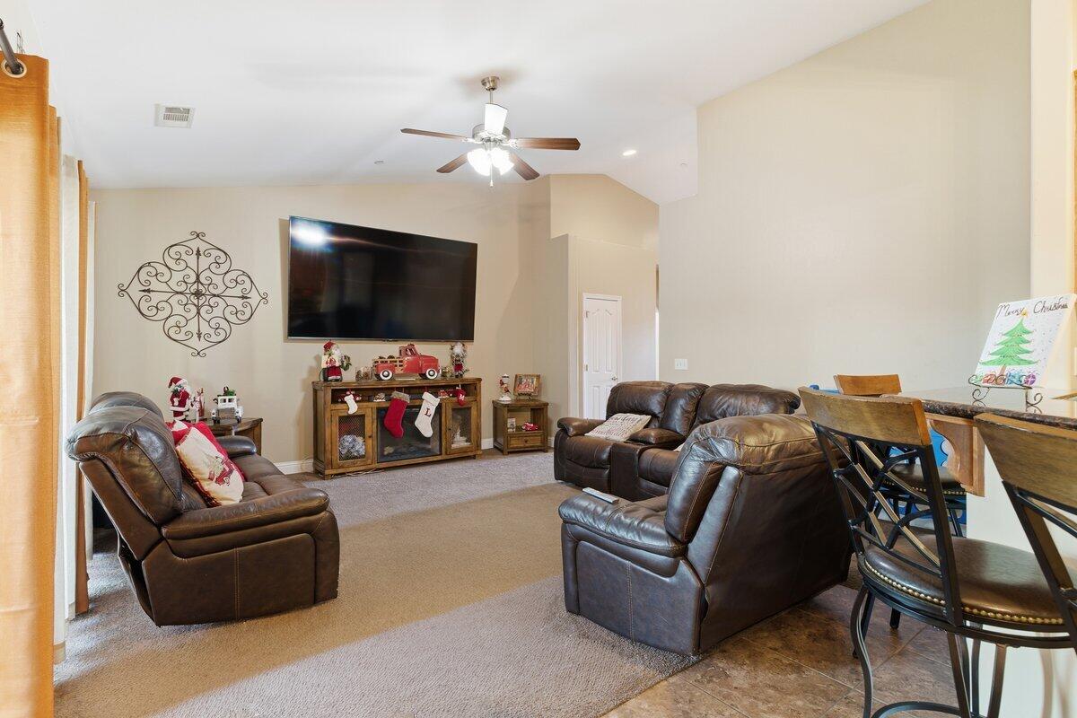 705 La Paz Ct, McFarland, CA 93250