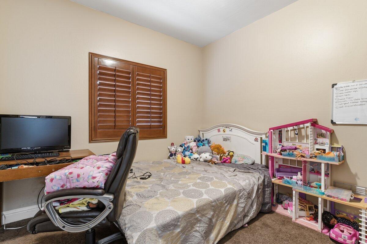 705 La Paz Ct, McFarland, CA 93250