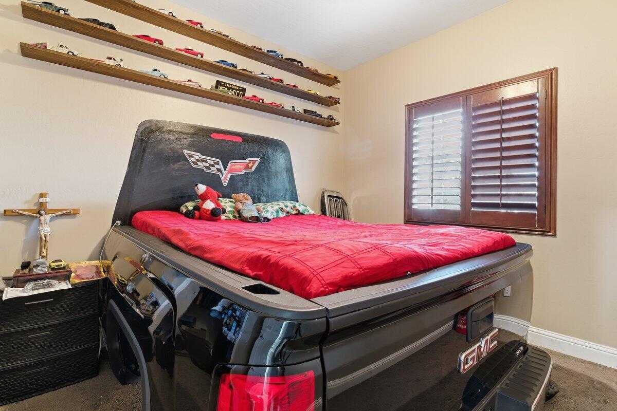 705 La Paz Ct, McFarland, CA 93250