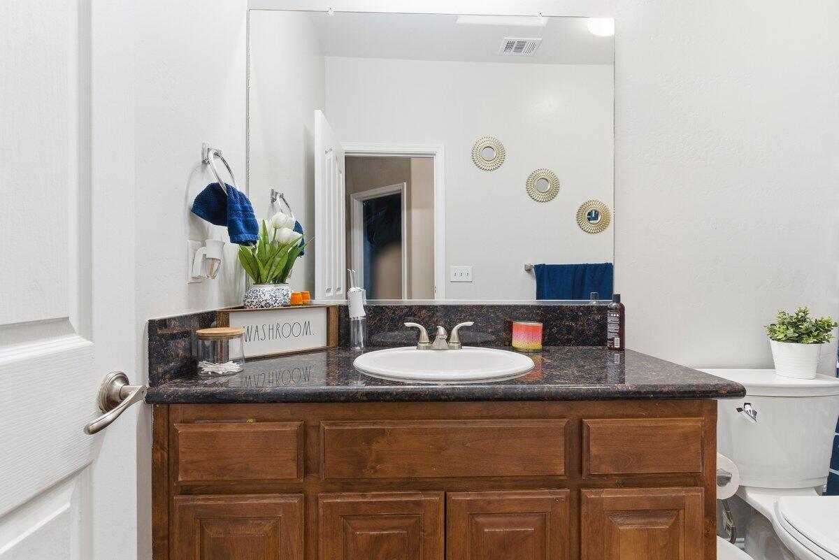 705 La Paz Ct, McFarland, CA 93250