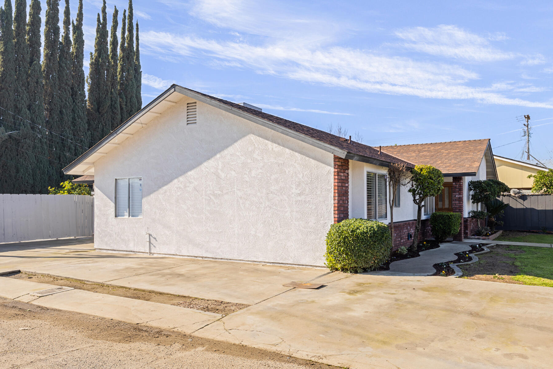 306 E Tulare Rd, Lindsay, CA 93247