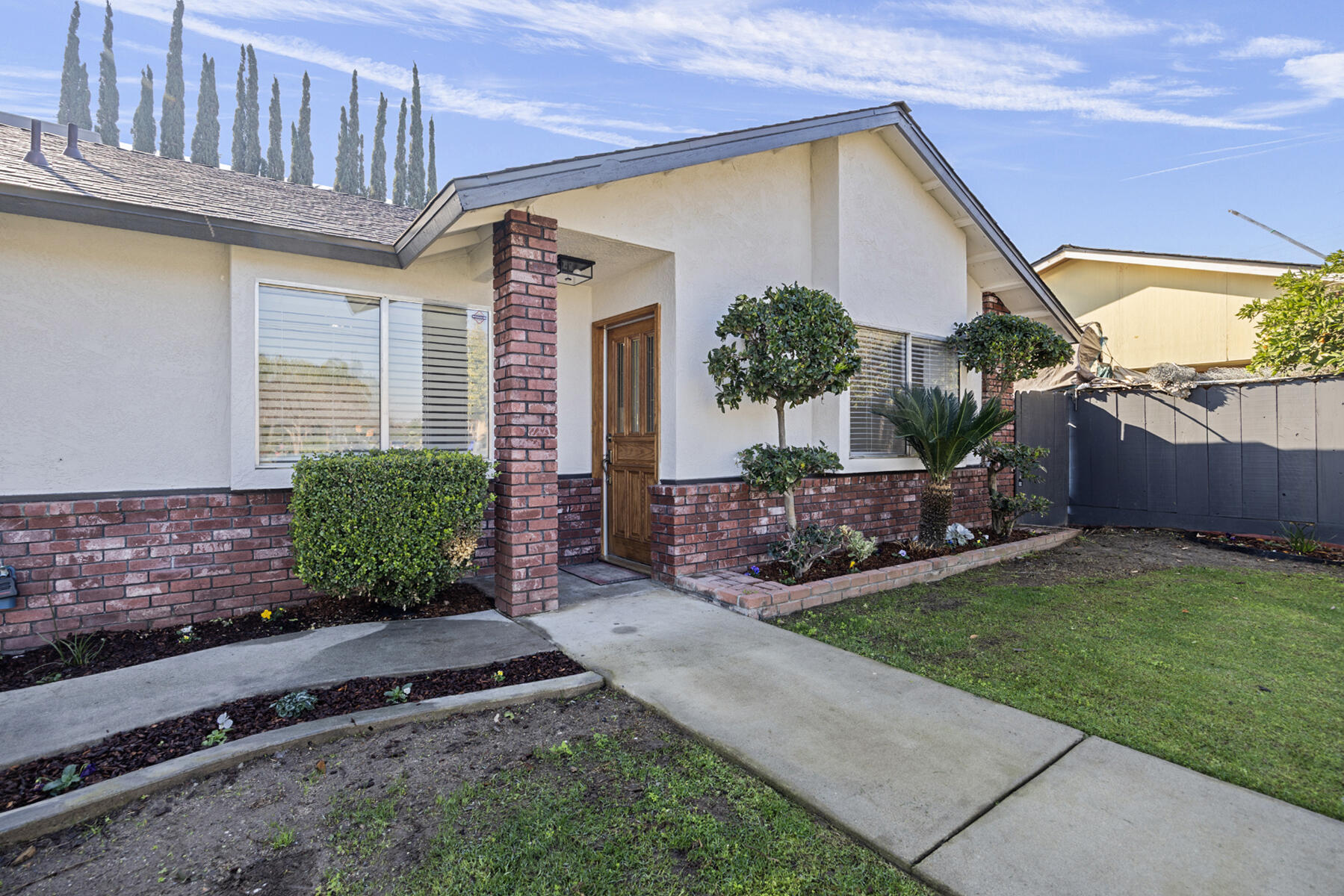 306 E Tulare Rd, Lindsay, CA 93247