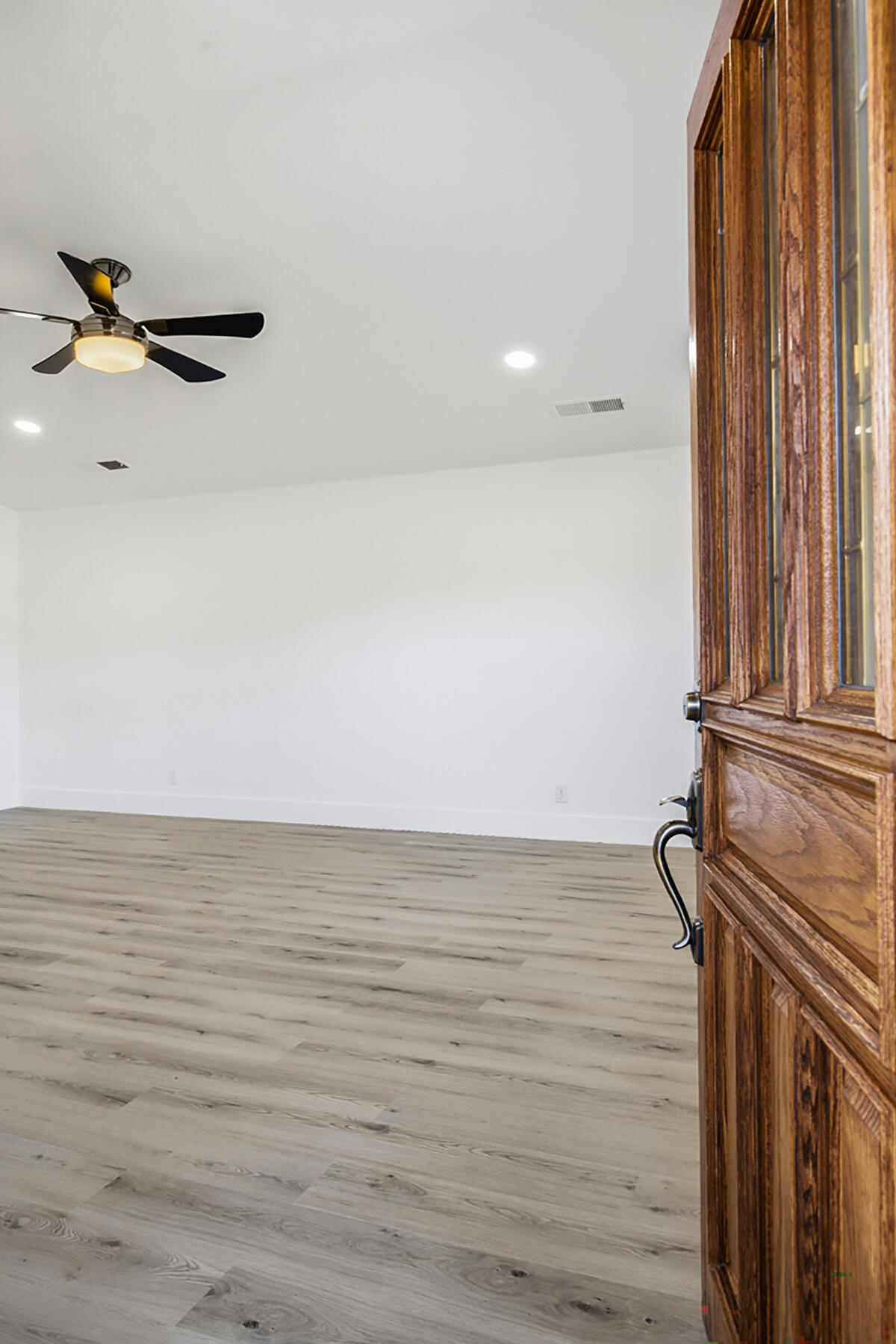 306 E Tulare Rd, Lindsay, CA 93247