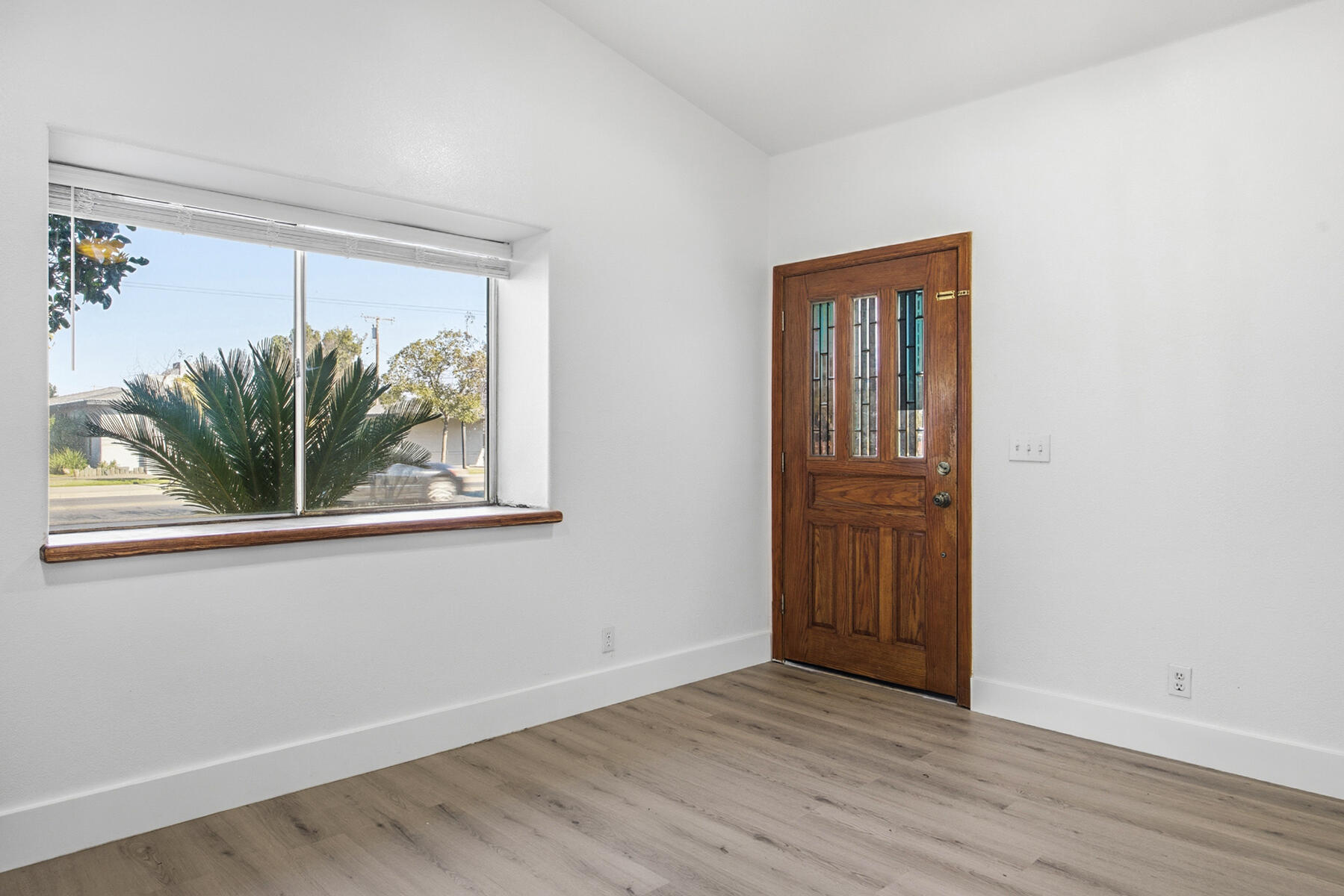 306 E Tulare Rd, Lindsay, CA 93247