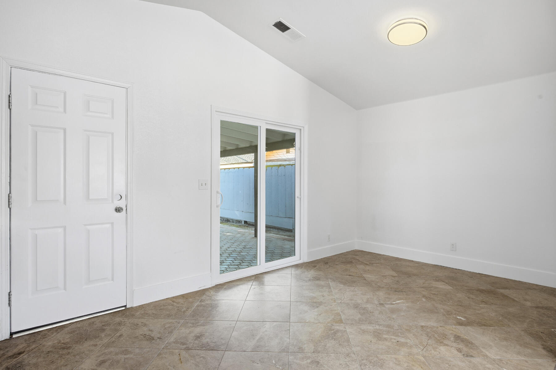 306 E Tulare Rd, Lindsay, CA 93247