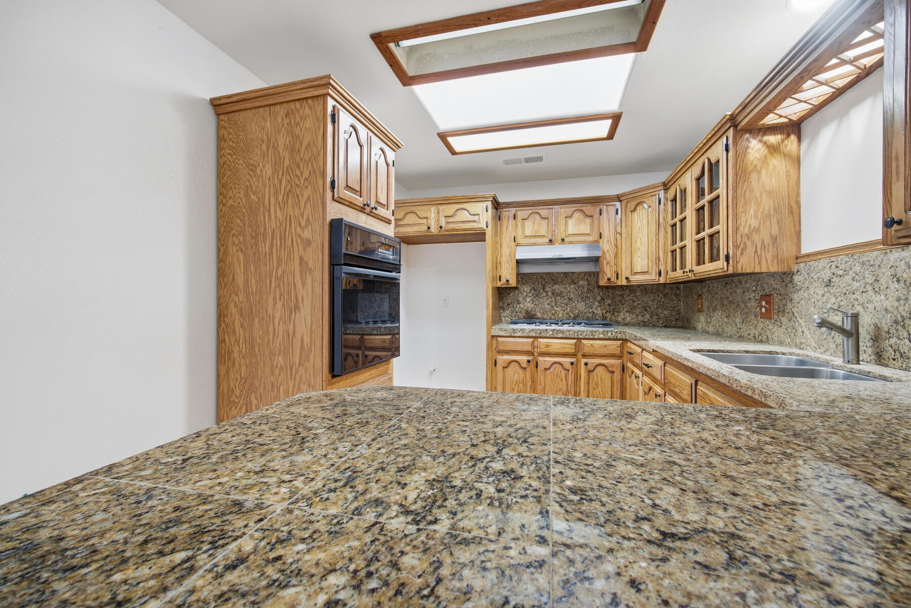 306 E Tulare Rd, Lindsay, CA 93247