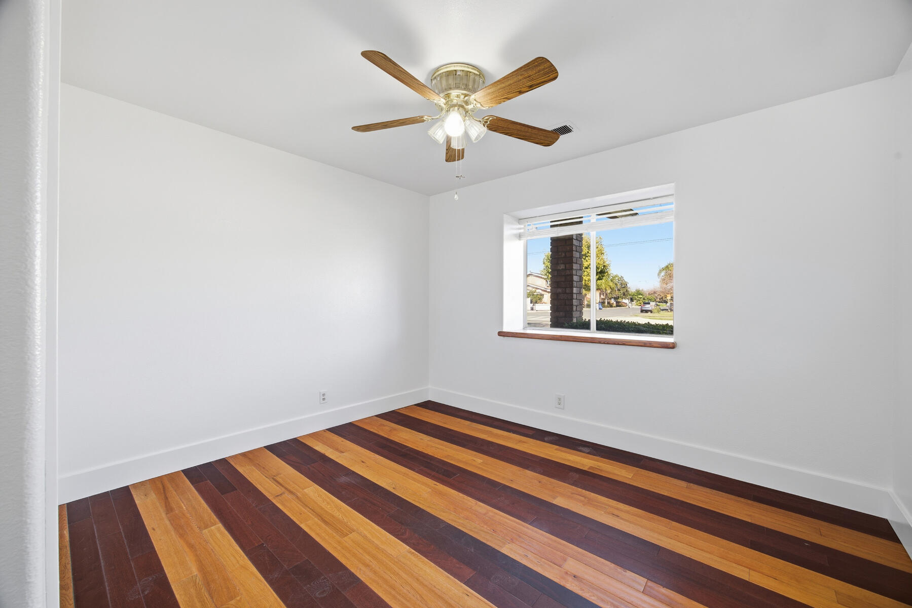 306 E Tulare Rd, Lindsay, CA 93247