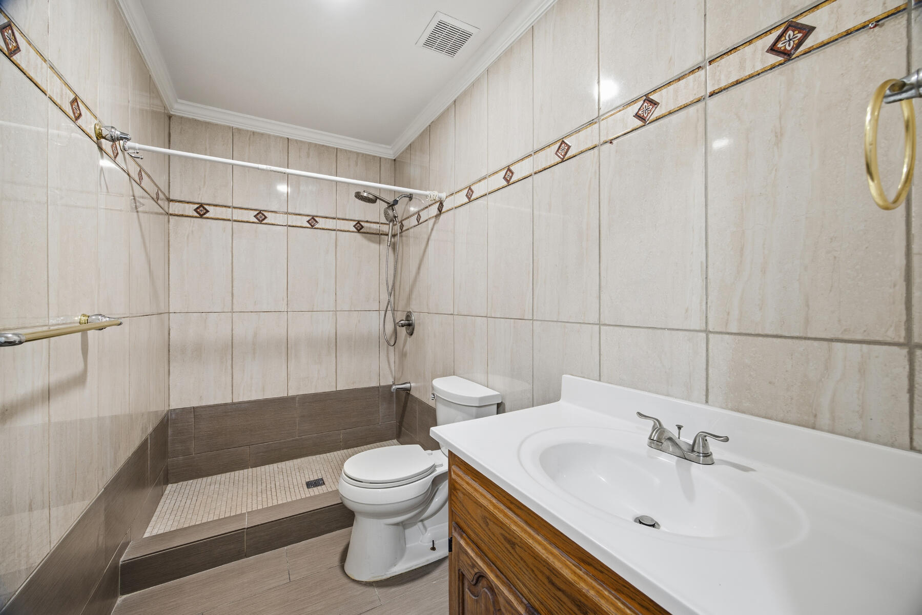 306 E Tulare Rd, Lindsay, CA 93247