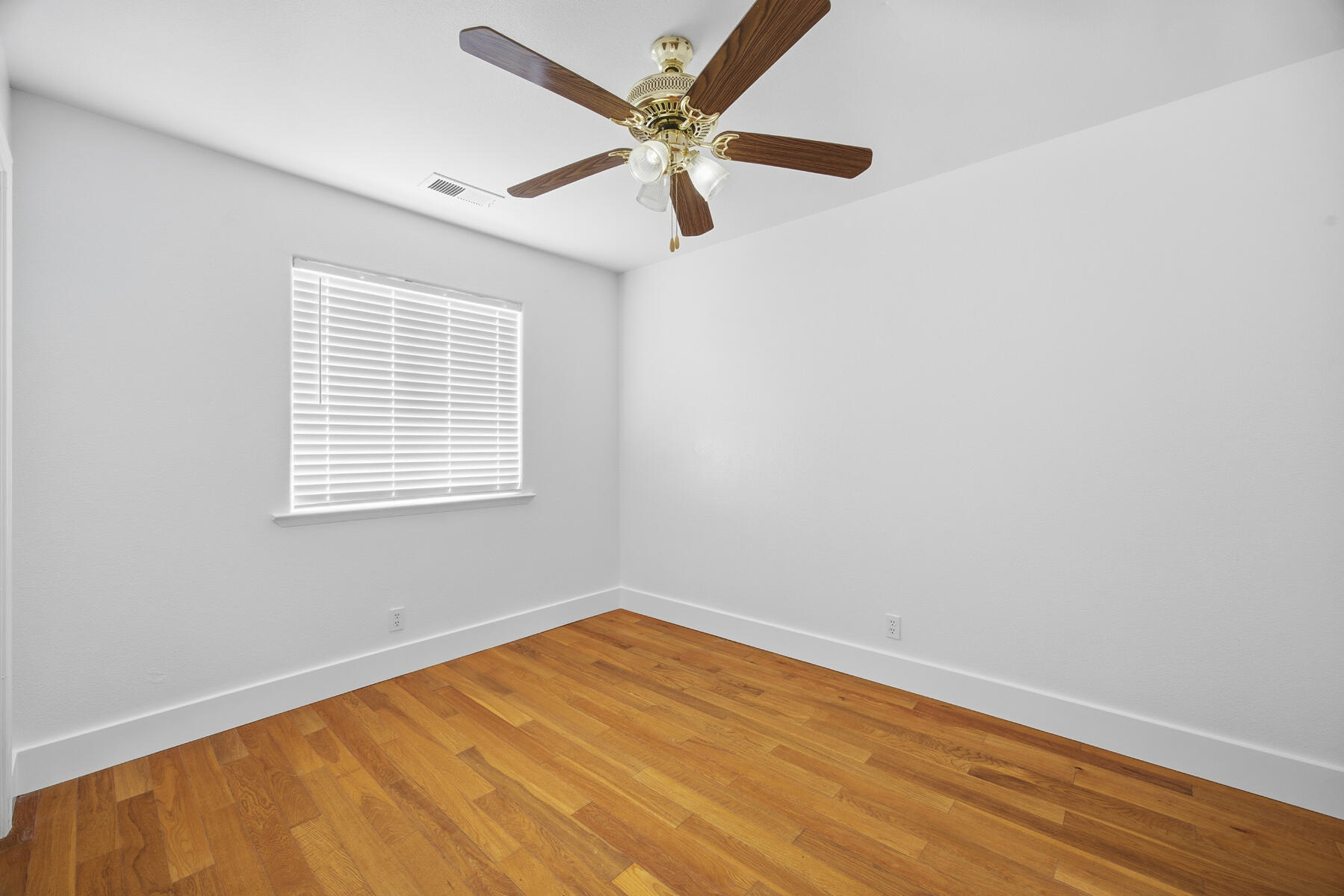 306 E Tulare Rd, Lindsay, CA 93247