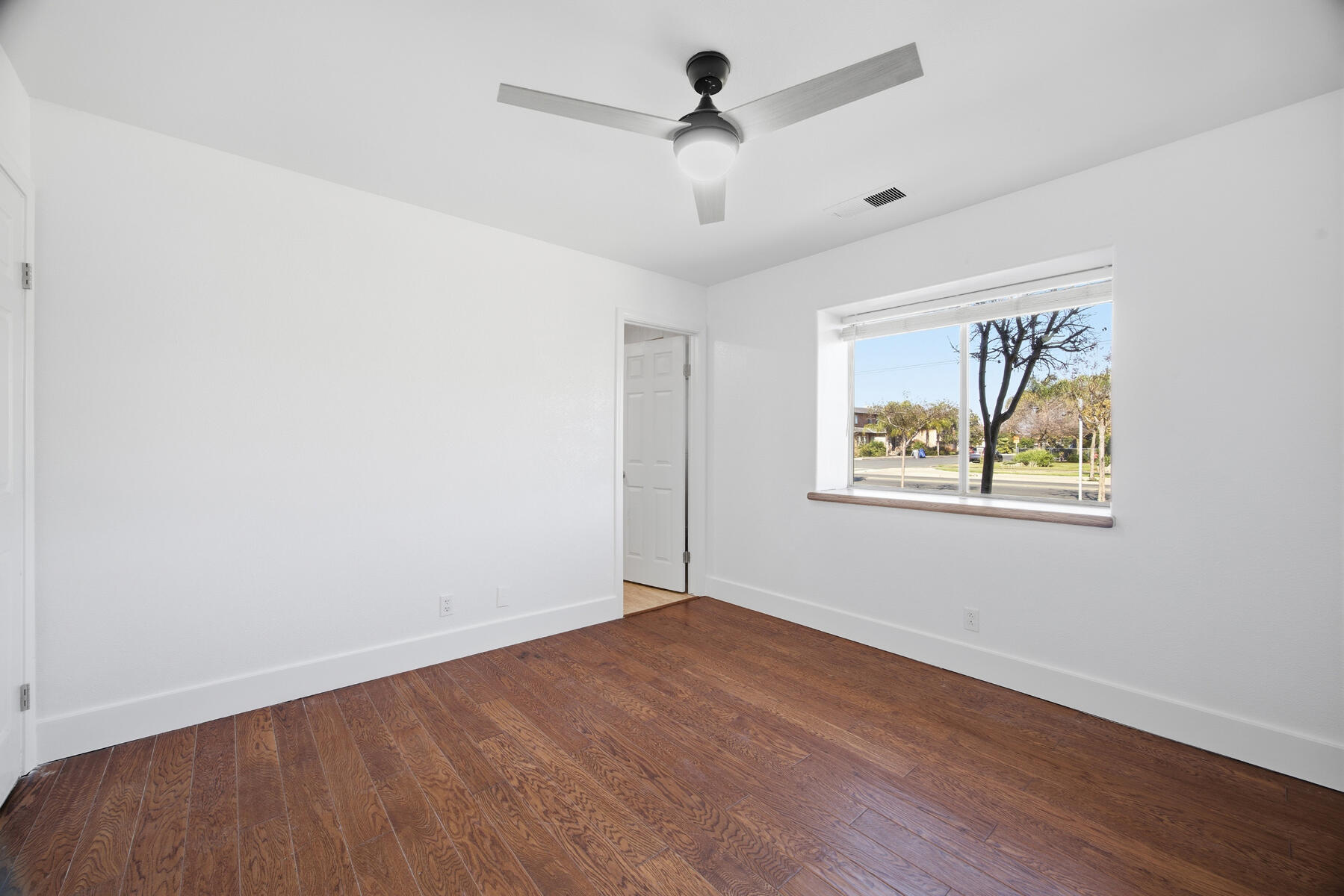 306 E Tulare Rd, Lindsay, CA 93247