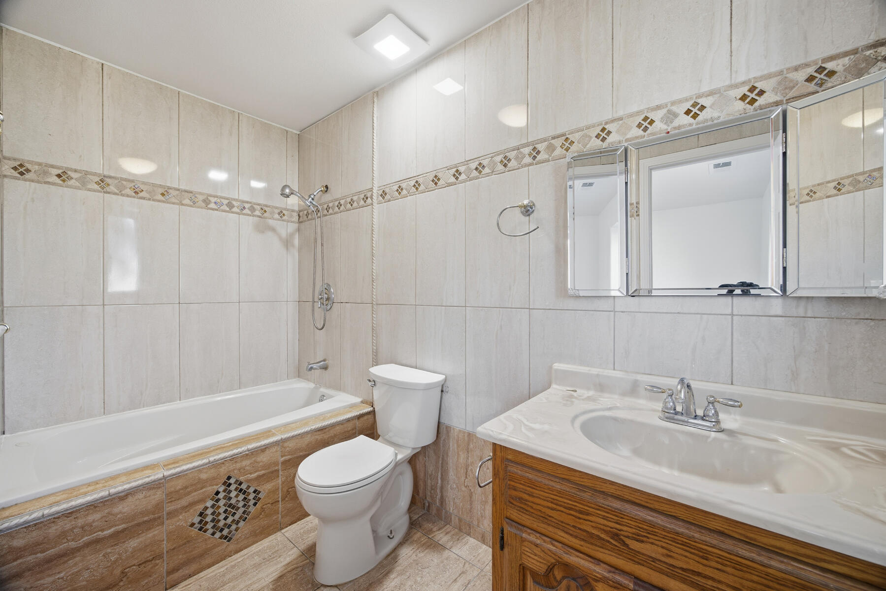 306 E Tulare Rd, Lindsay, CA 93247