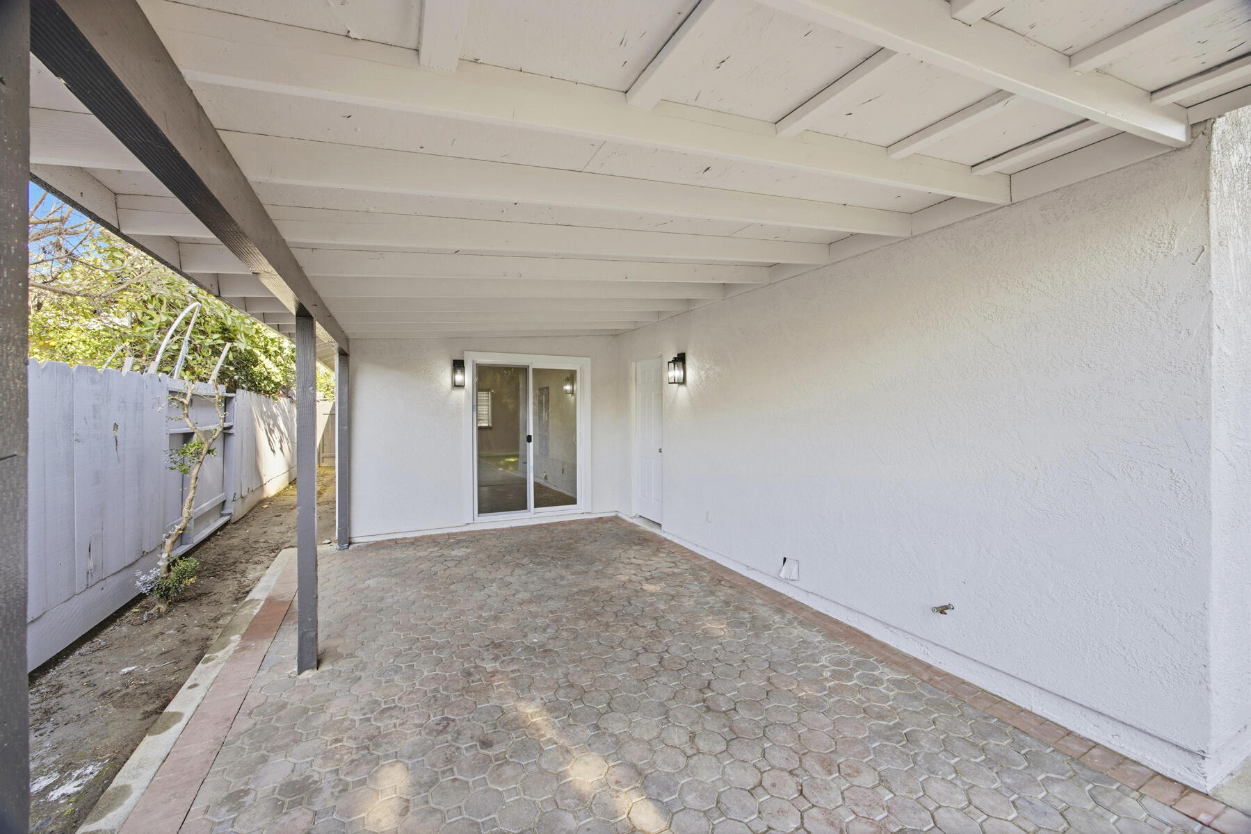 306 E Tulare Rd, Lindsay, CA 93247