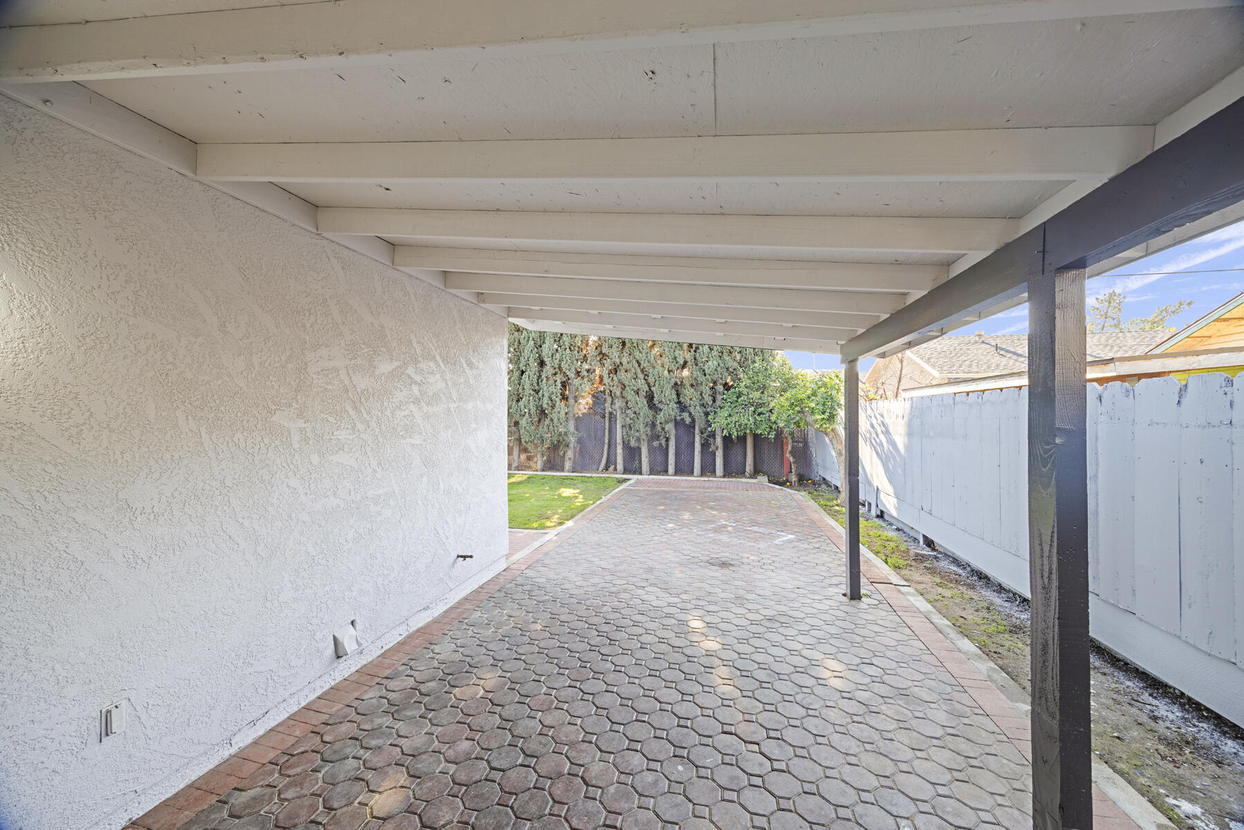 306 E Tulare Rd, Lindsay, CA 93247