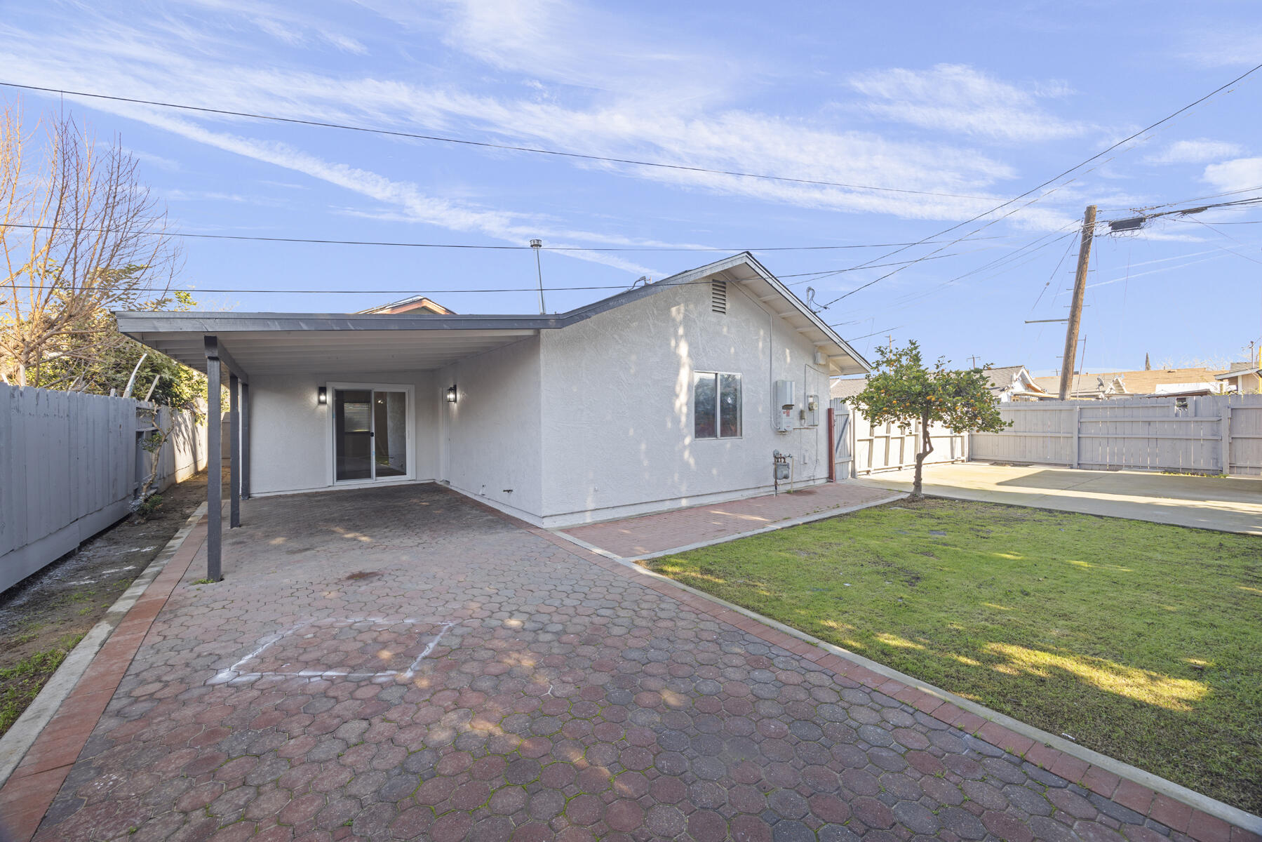 306 E Tulare Rd, Lindsay, CA 93247