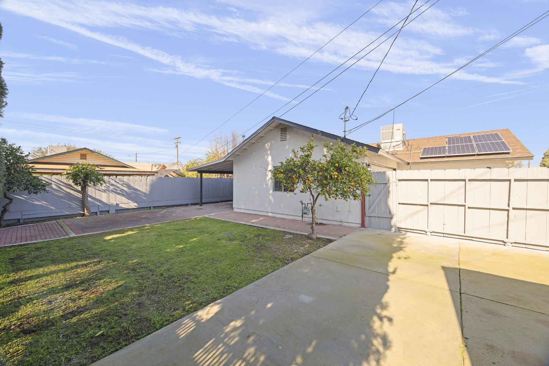306 E Tulare Rd, Lindsay, CA 93247