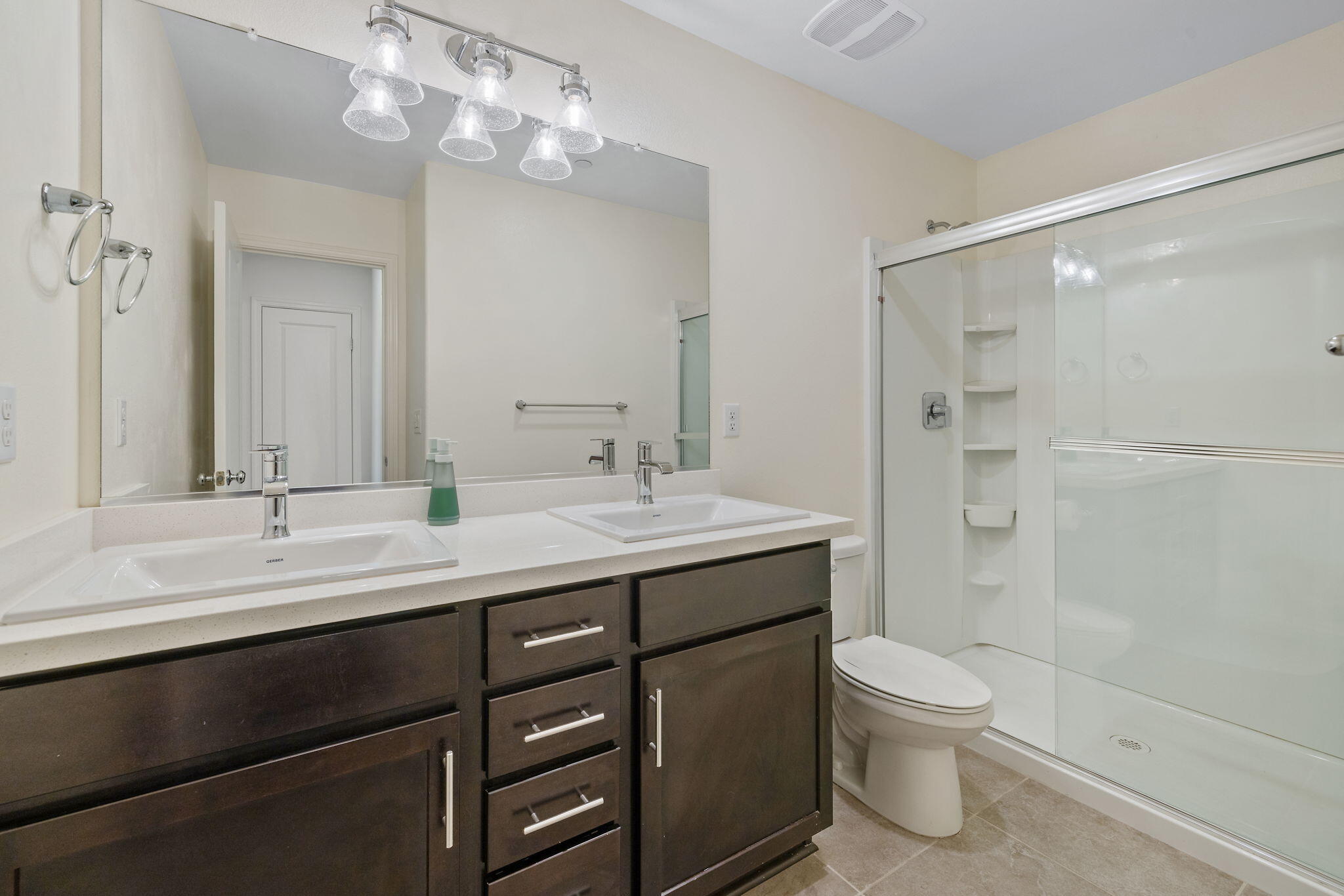 401 E Sedona Ave, Visalia, CA 93291