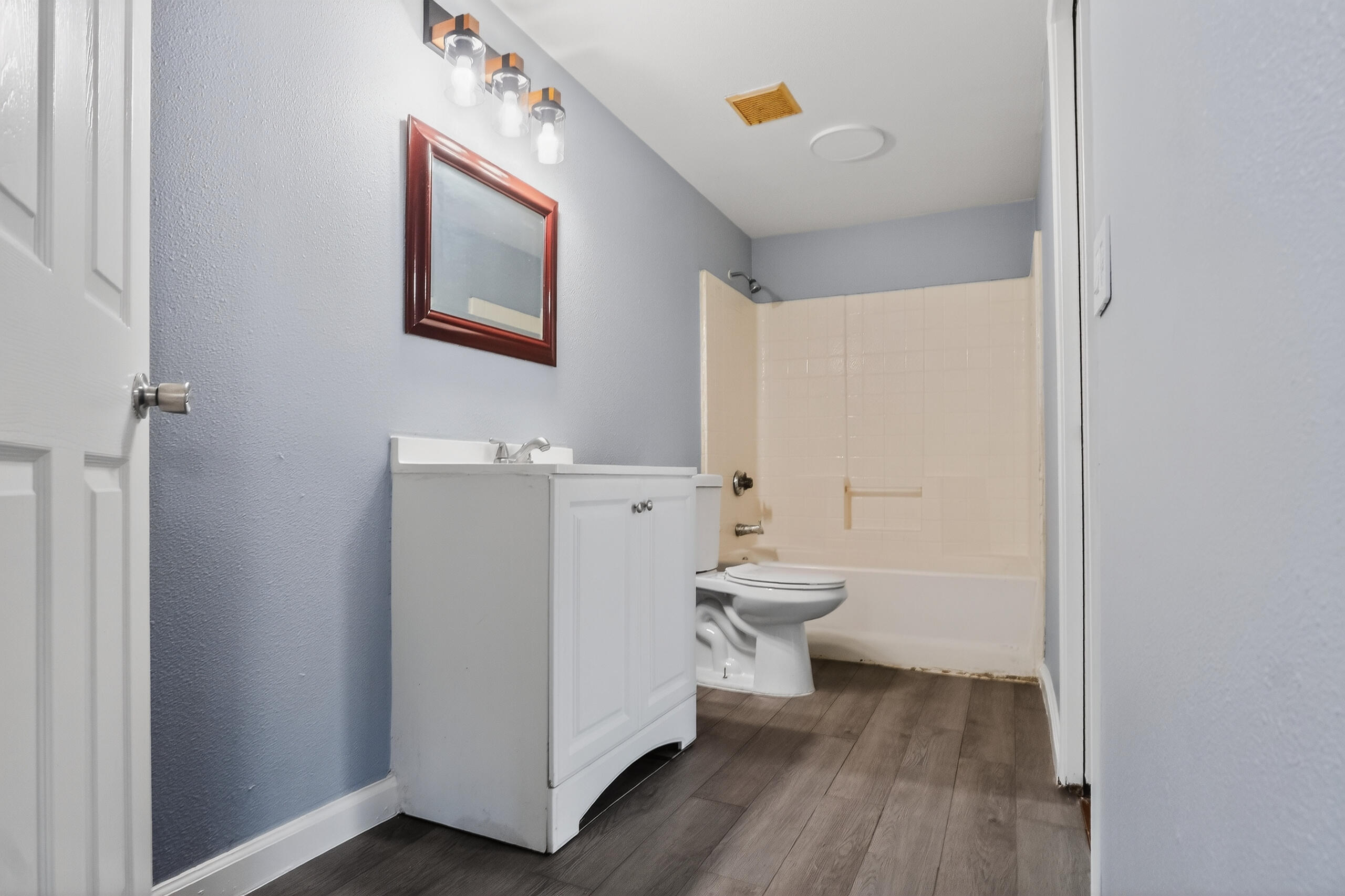 1360 E Fir St, Lindsay, CA 93247