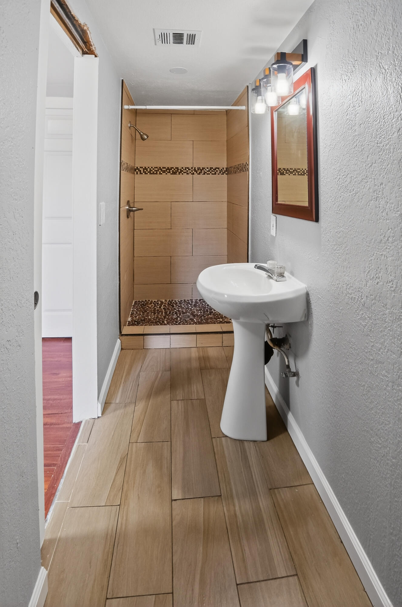 1360 E Fir St, Lindsay, CA 93247