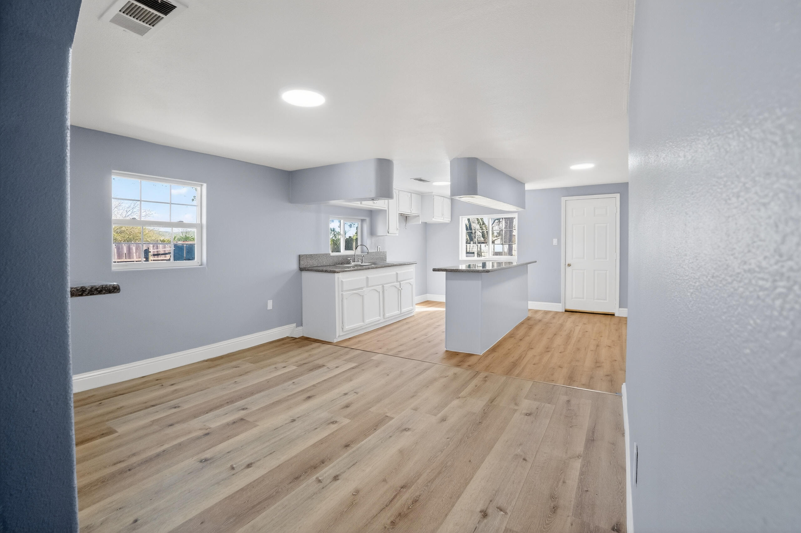 1360 E Fir St, Lindsay, CA 93247