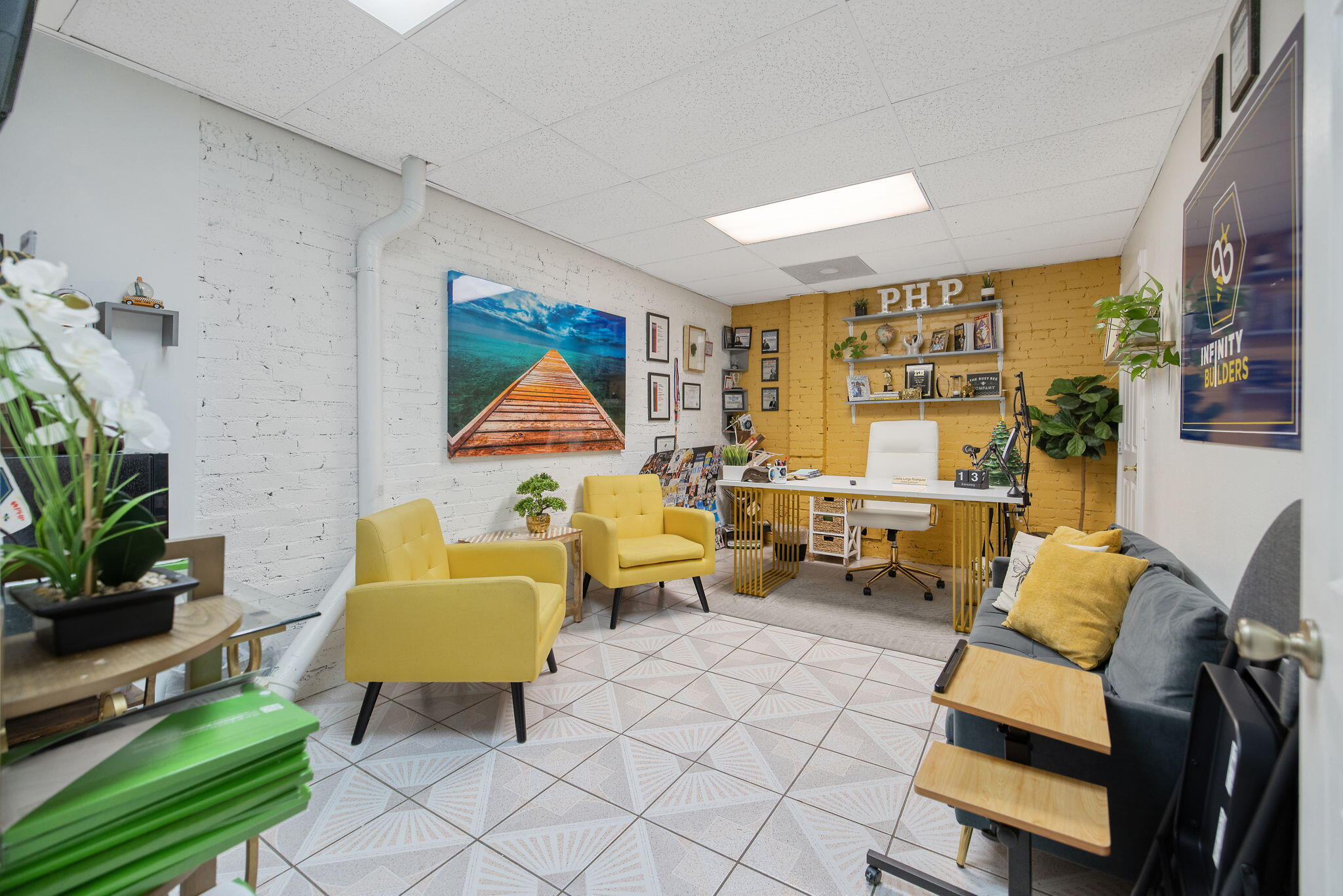 143 E Tulare Ave, Tulare, CA 93274