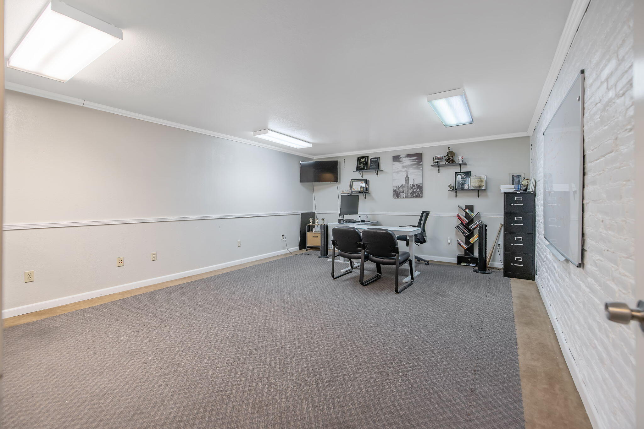 143 E Tulare Ave, Tulare, CA 93274