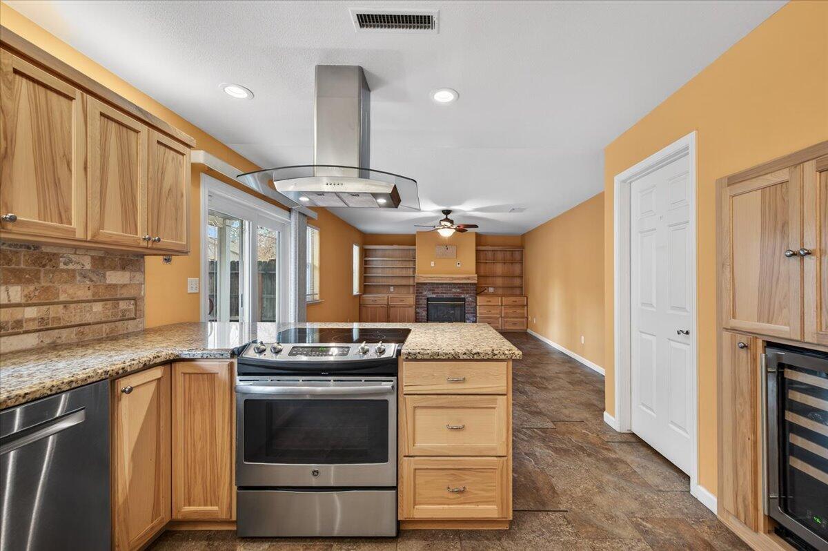 1881 E Frederick Ave, Fresno, CA 93720