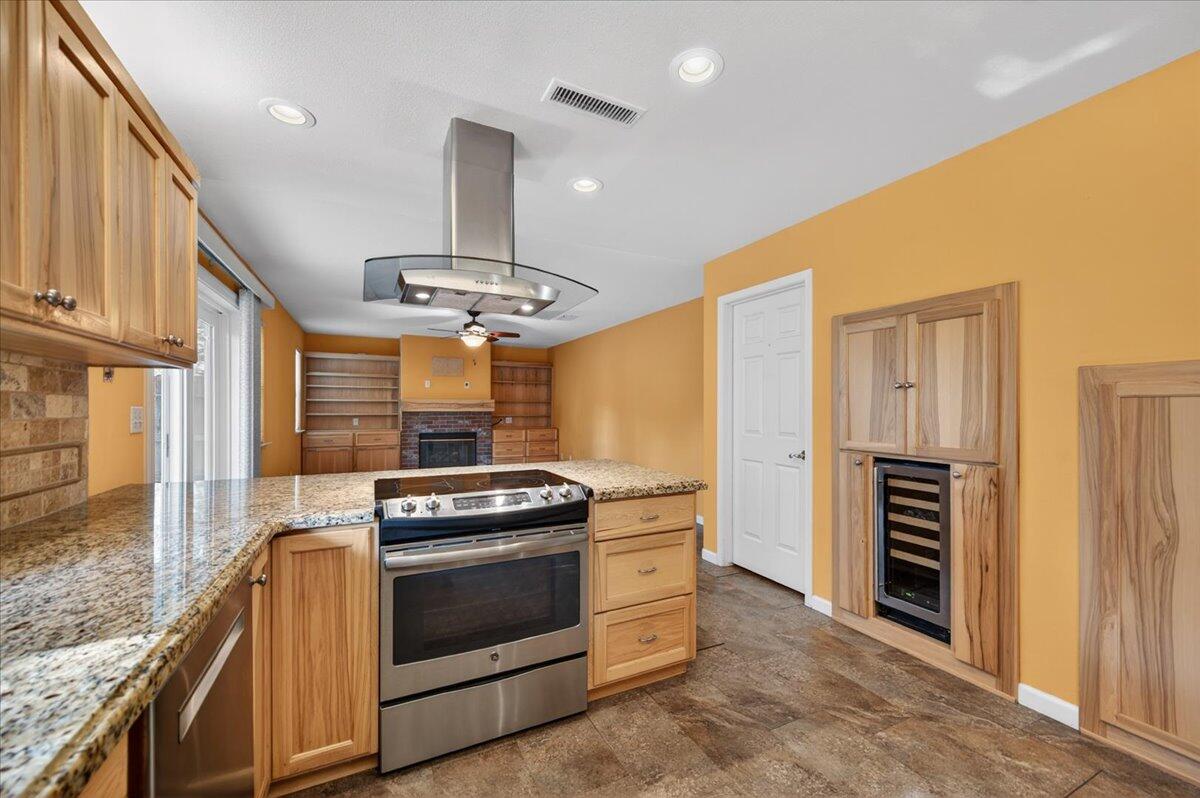 1881 E Frederick Ave, Fresno, CA 93720