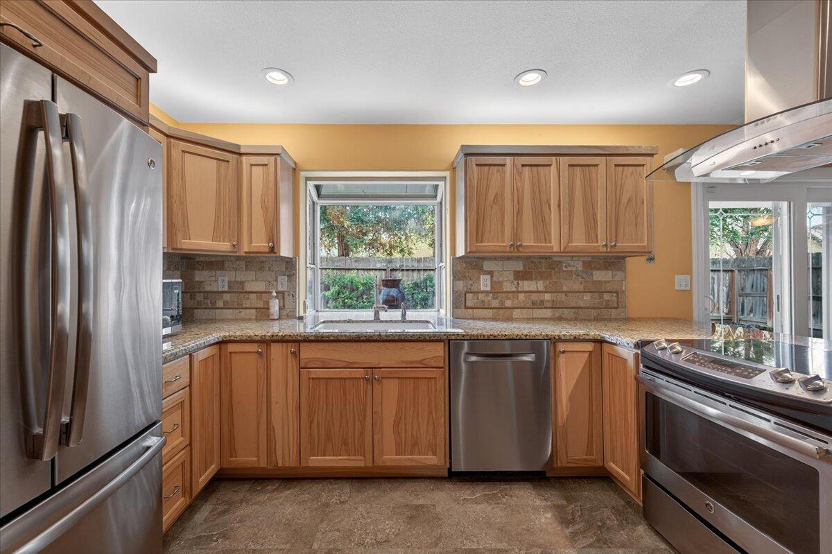 1881 E Frederick Ave, Fresno, CA 93720