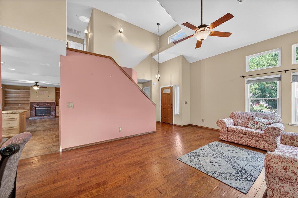 1881 E Frederick Ave, Fresno, CA 93720