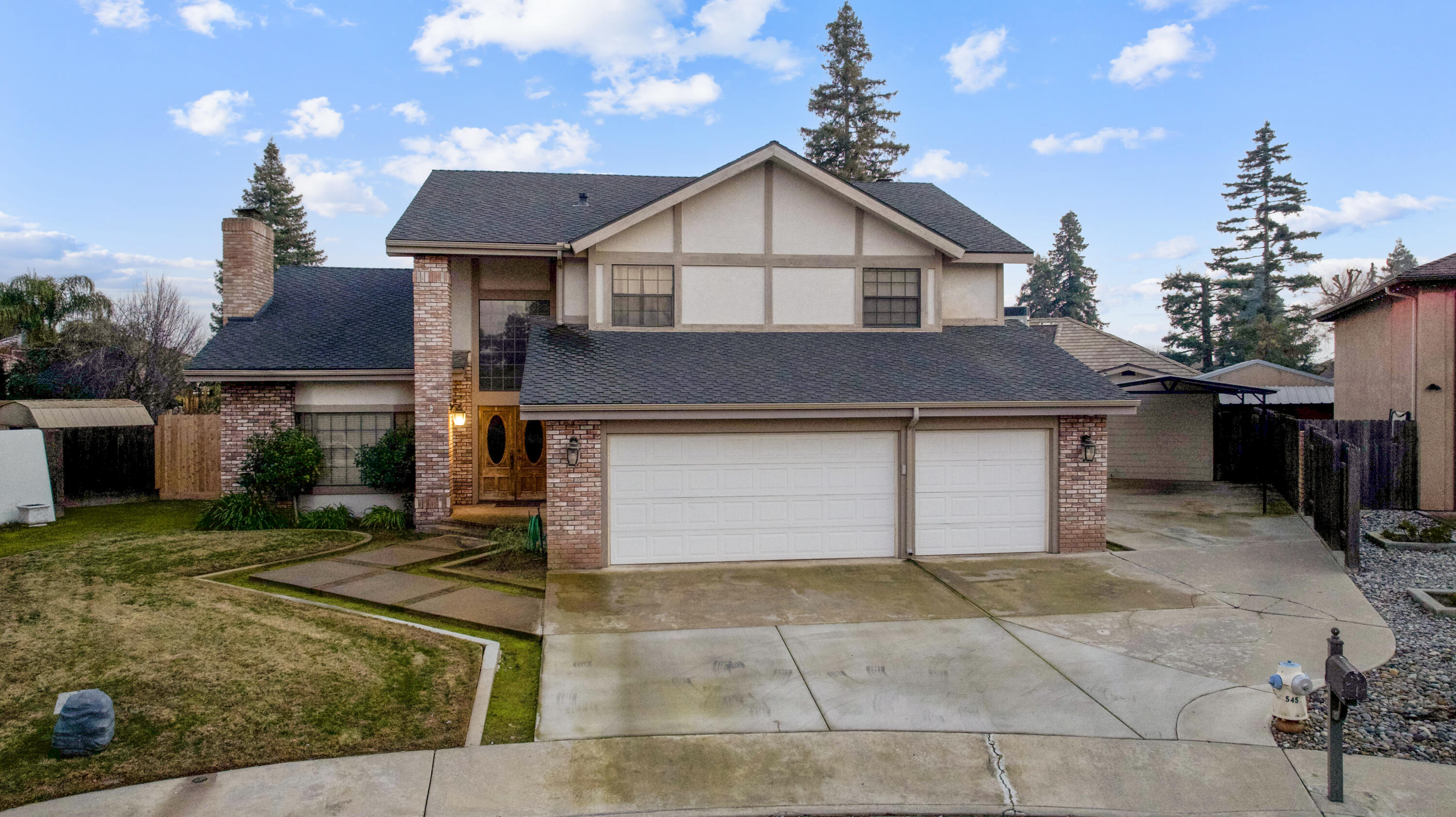 1350 N Lindale Pl, Porterville, CA 93257