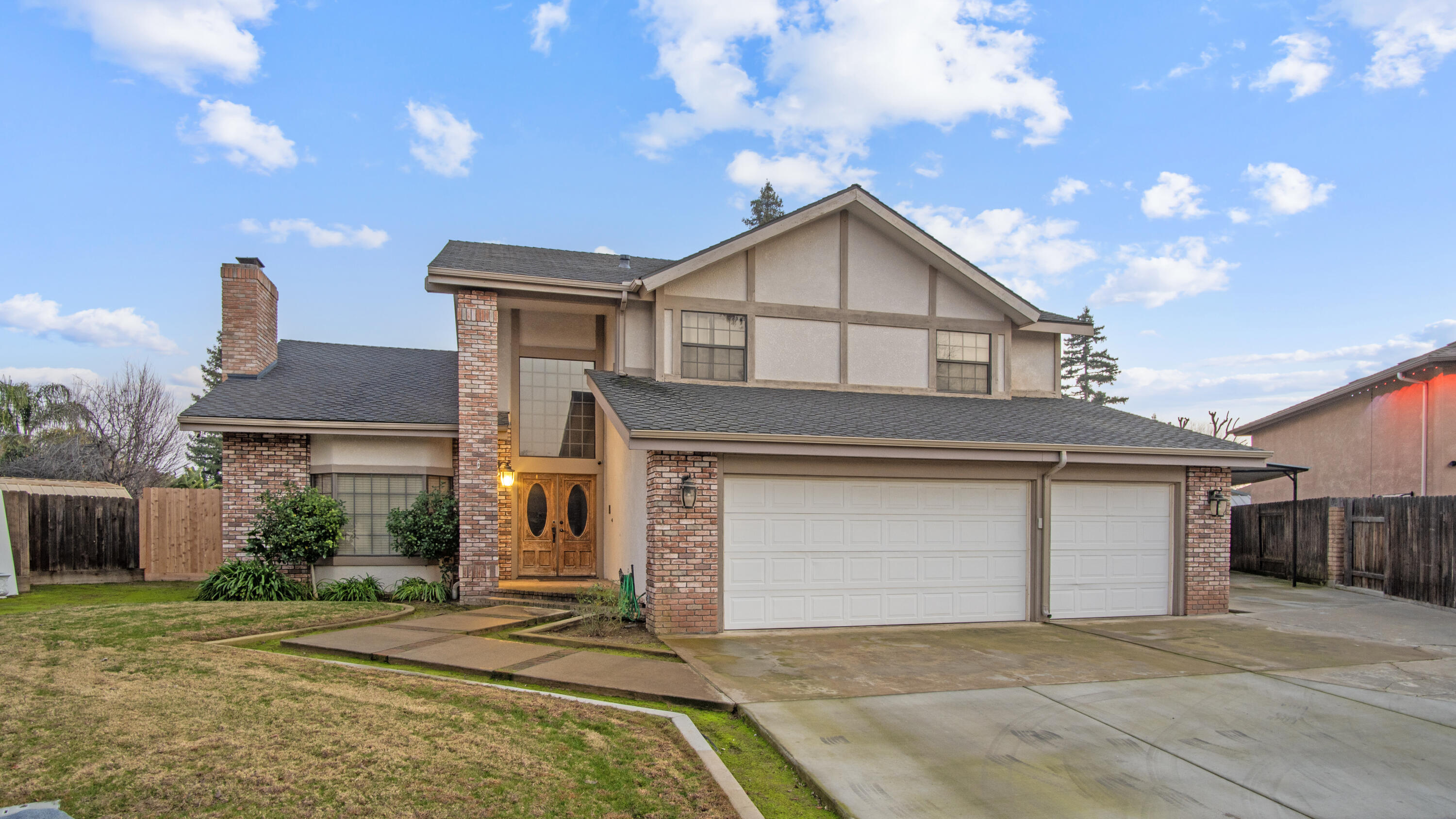 1350 N Lindale Pl, Porterville, CA 93257