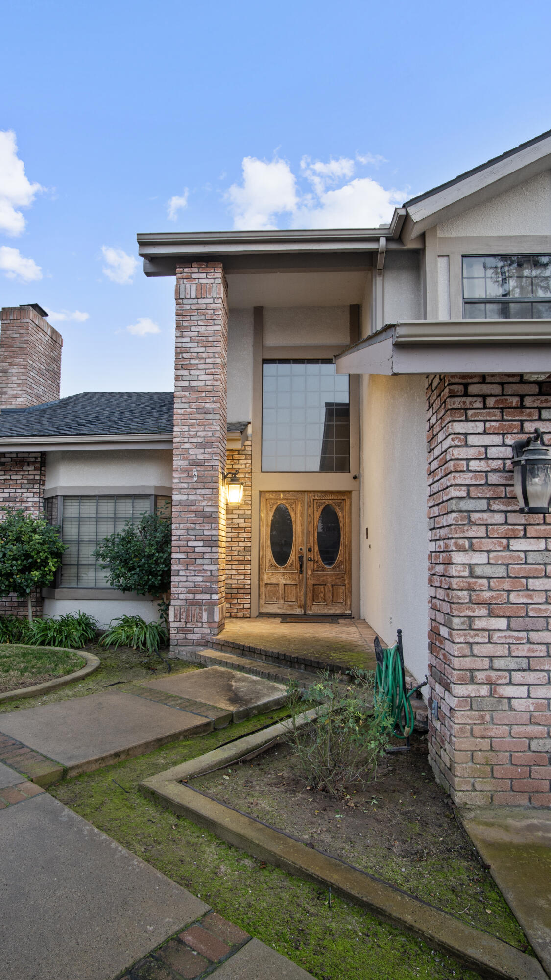 1350 N Lindale Pl, Porterville, CA 93257