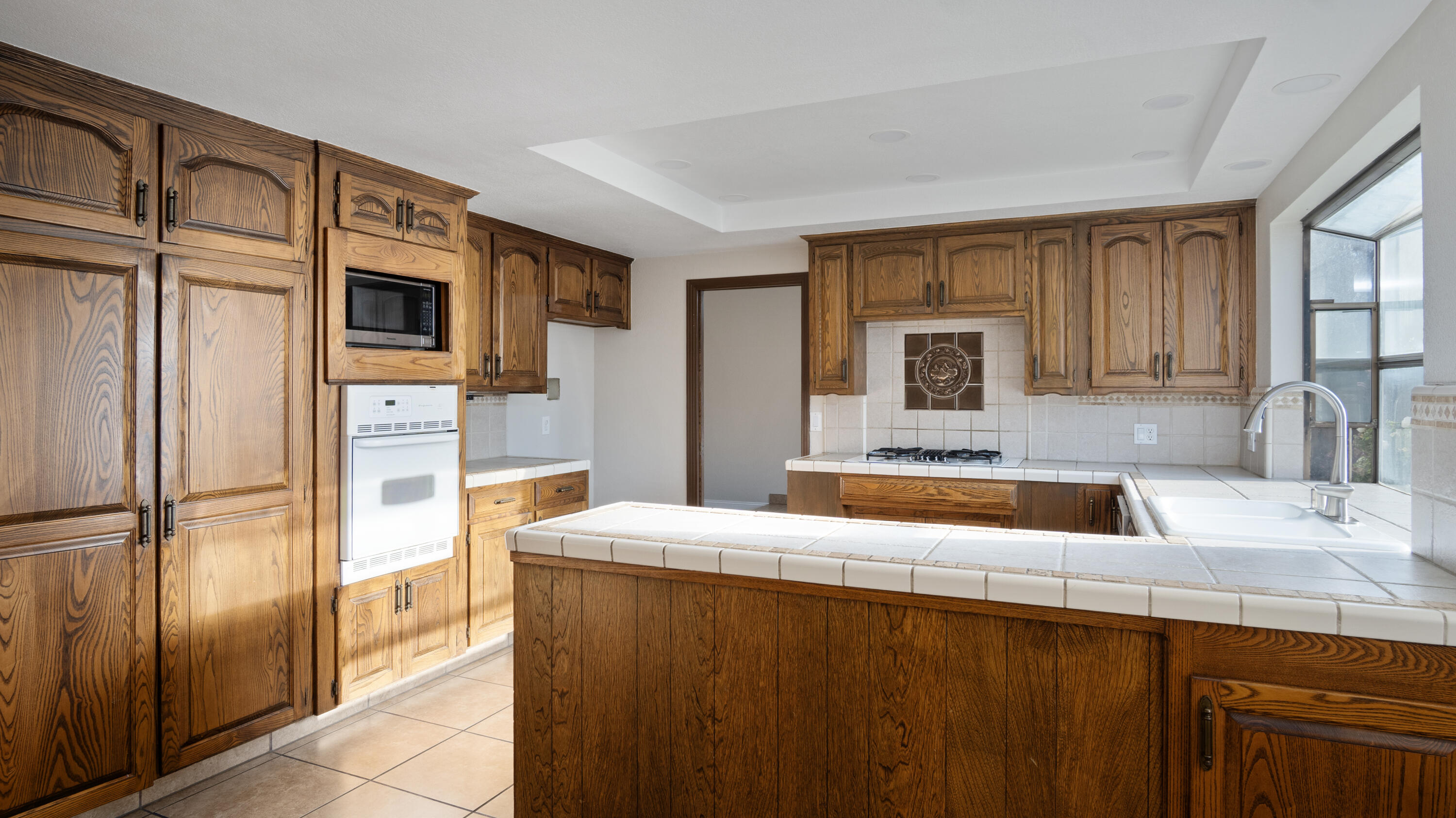 1350 N Lindale Pl, Porterville, CA 93257