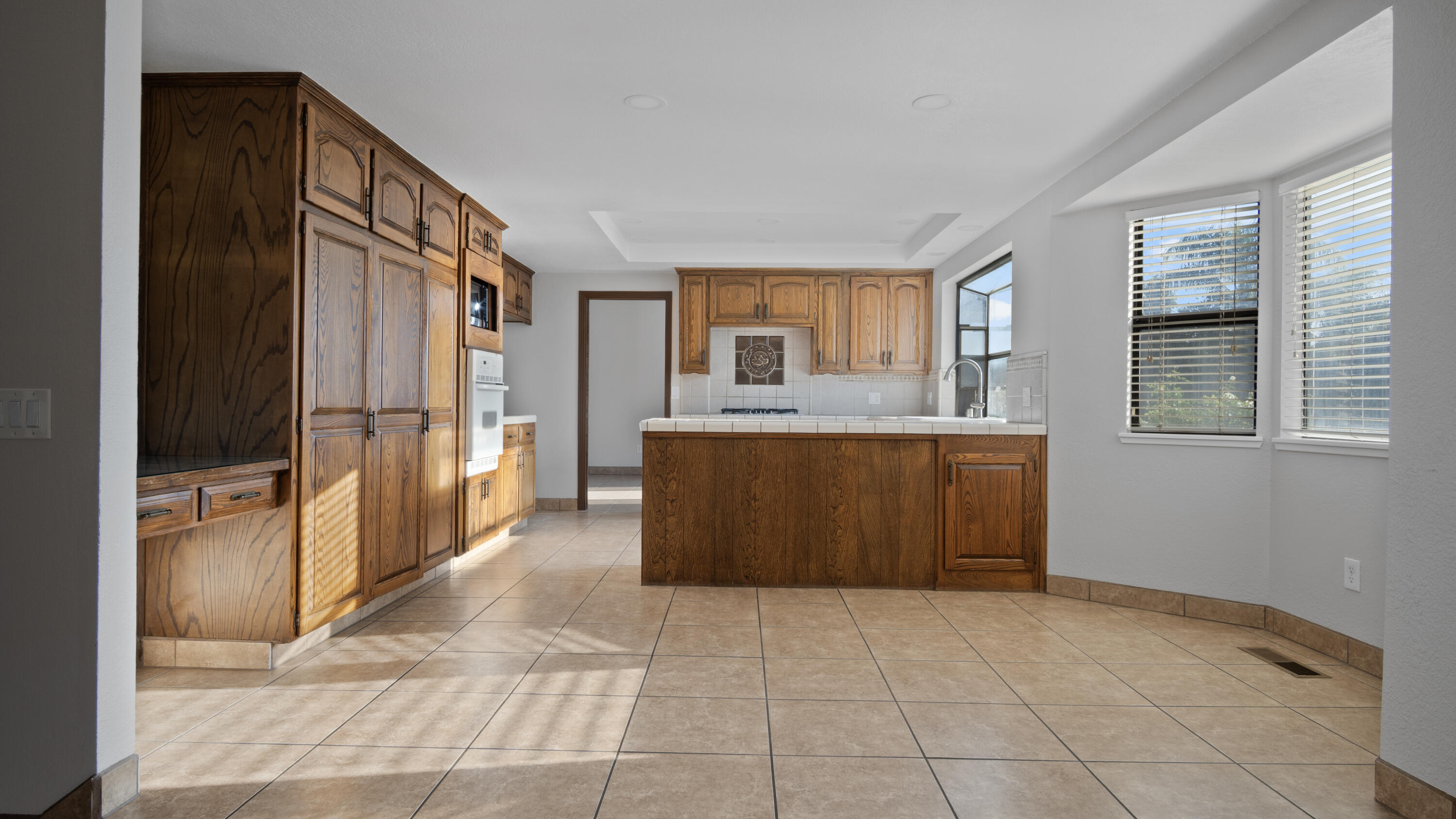 1350 N Lindale Pl, Porterville, CA 93257